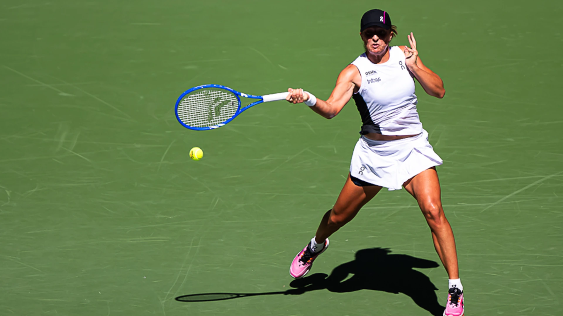 Swiatek swats Arango, Sinner launches US Open defence
