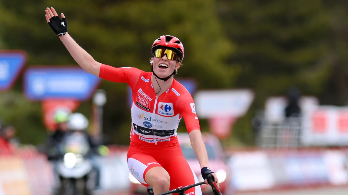 Vollering claims first women's Vuelta SuperSport