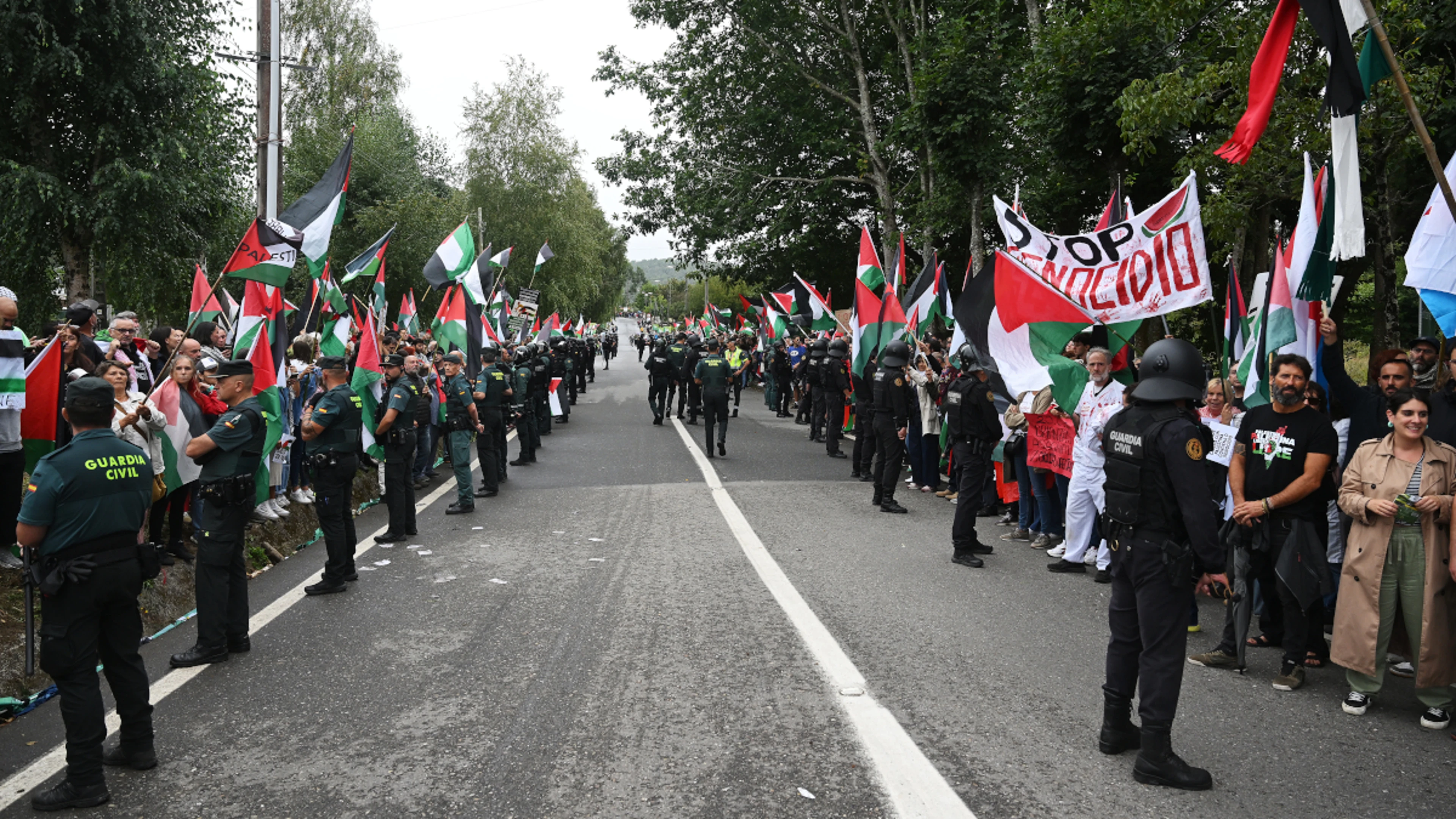 Vuelta stage 16 cut short by 8km because of protests