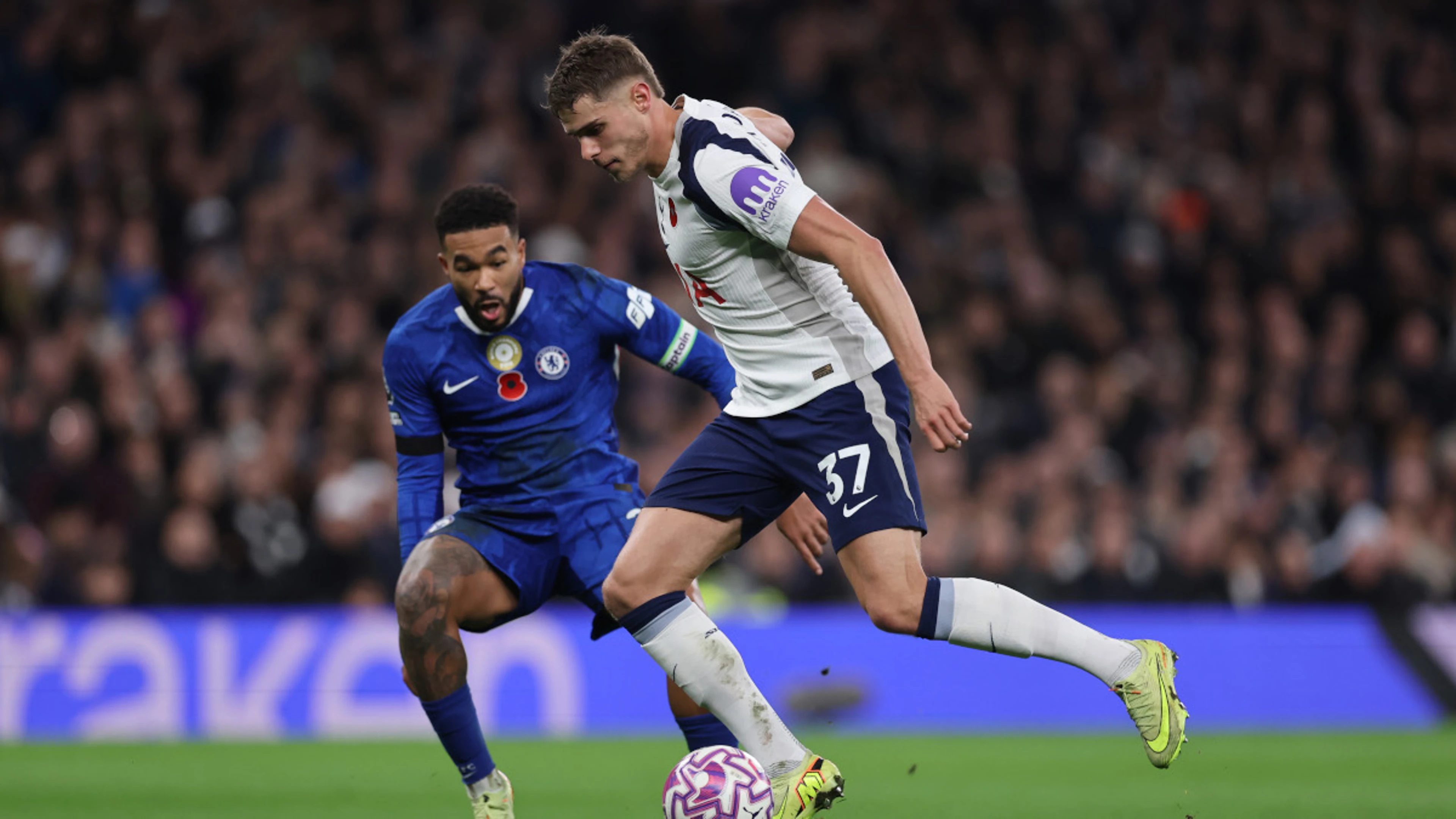 Frank refuses to condemn Van de Ven, Spence for snub in Spurs defeat