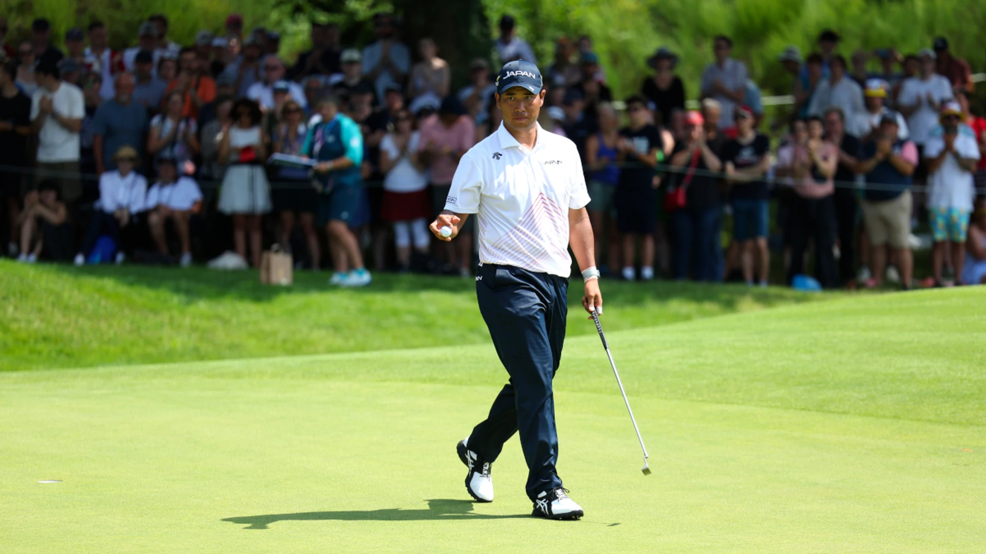 Matsuyama makes most of placid conditions in Hawaii