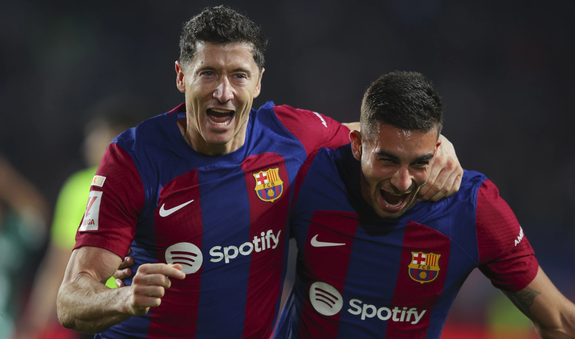 Lewandowski double rescues Barca against Alaves, Sevilla hold Betis