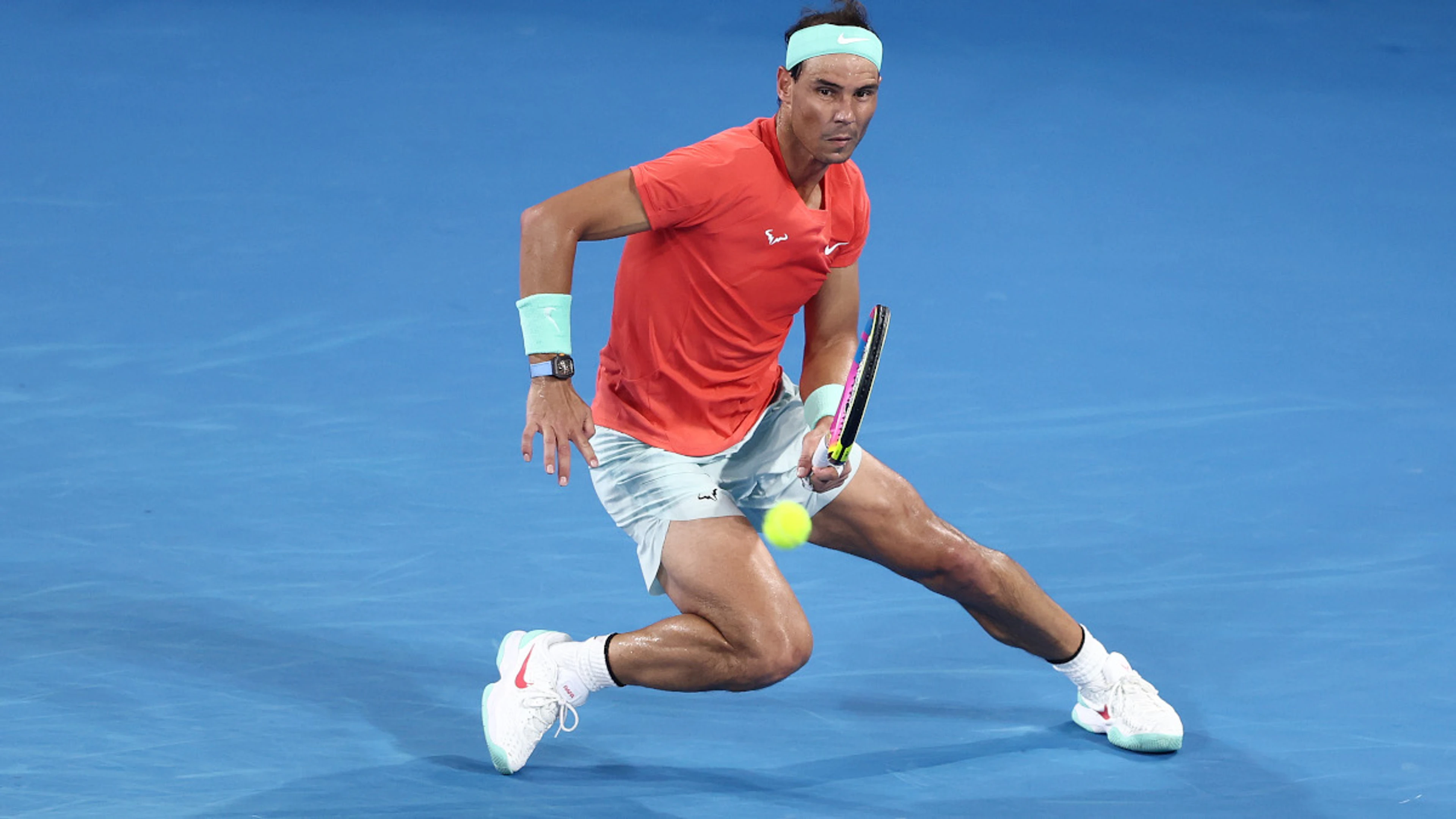 Nadal to wait and see on injured leg