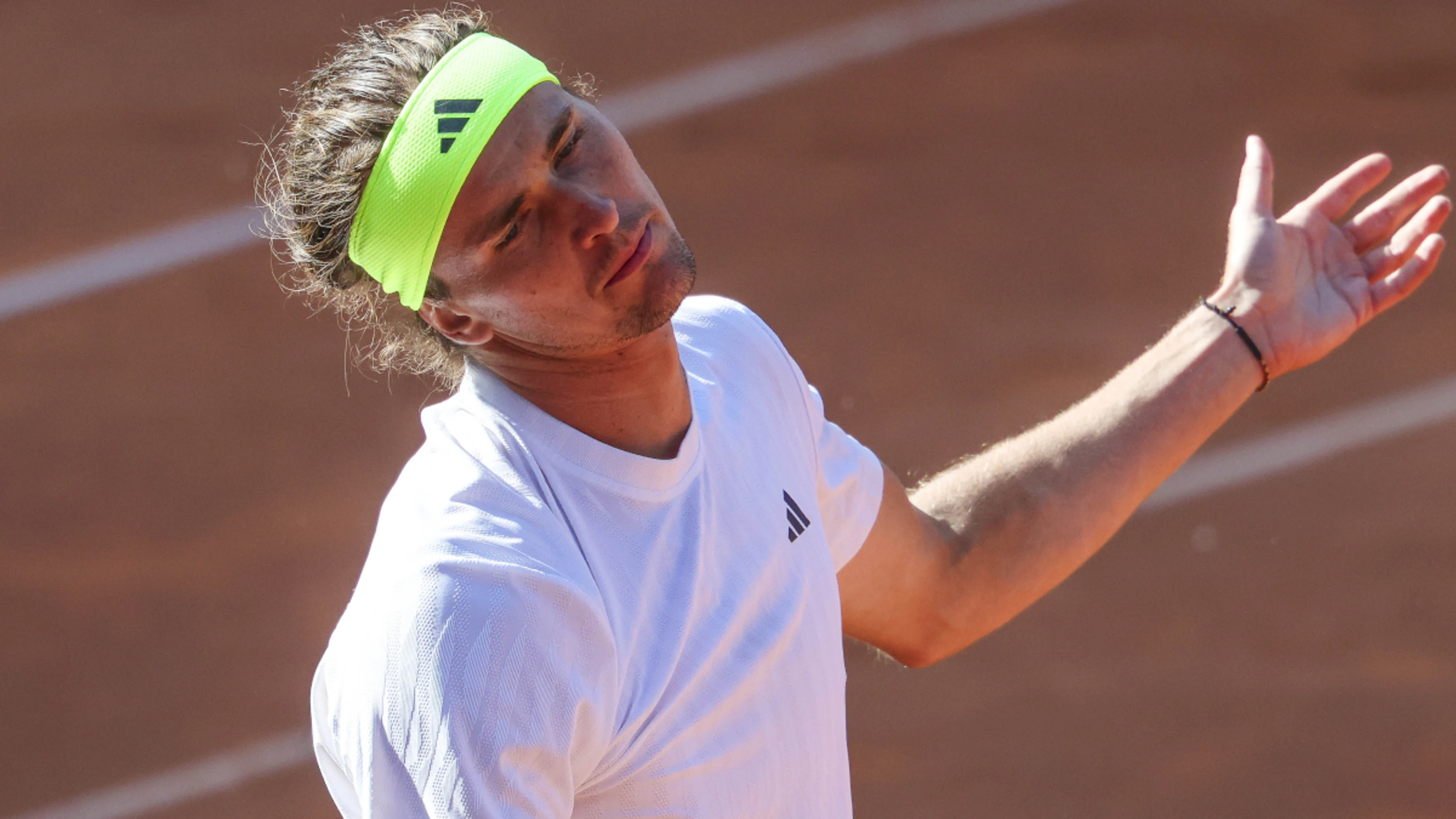 Zverev suffers early exit in French Open warm-up