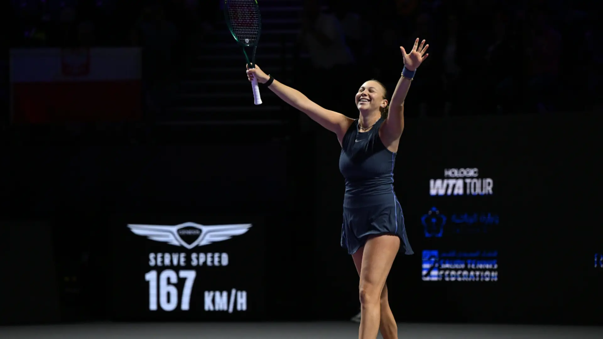 Anisimova beats Swiatek to reach WTA Finals last four