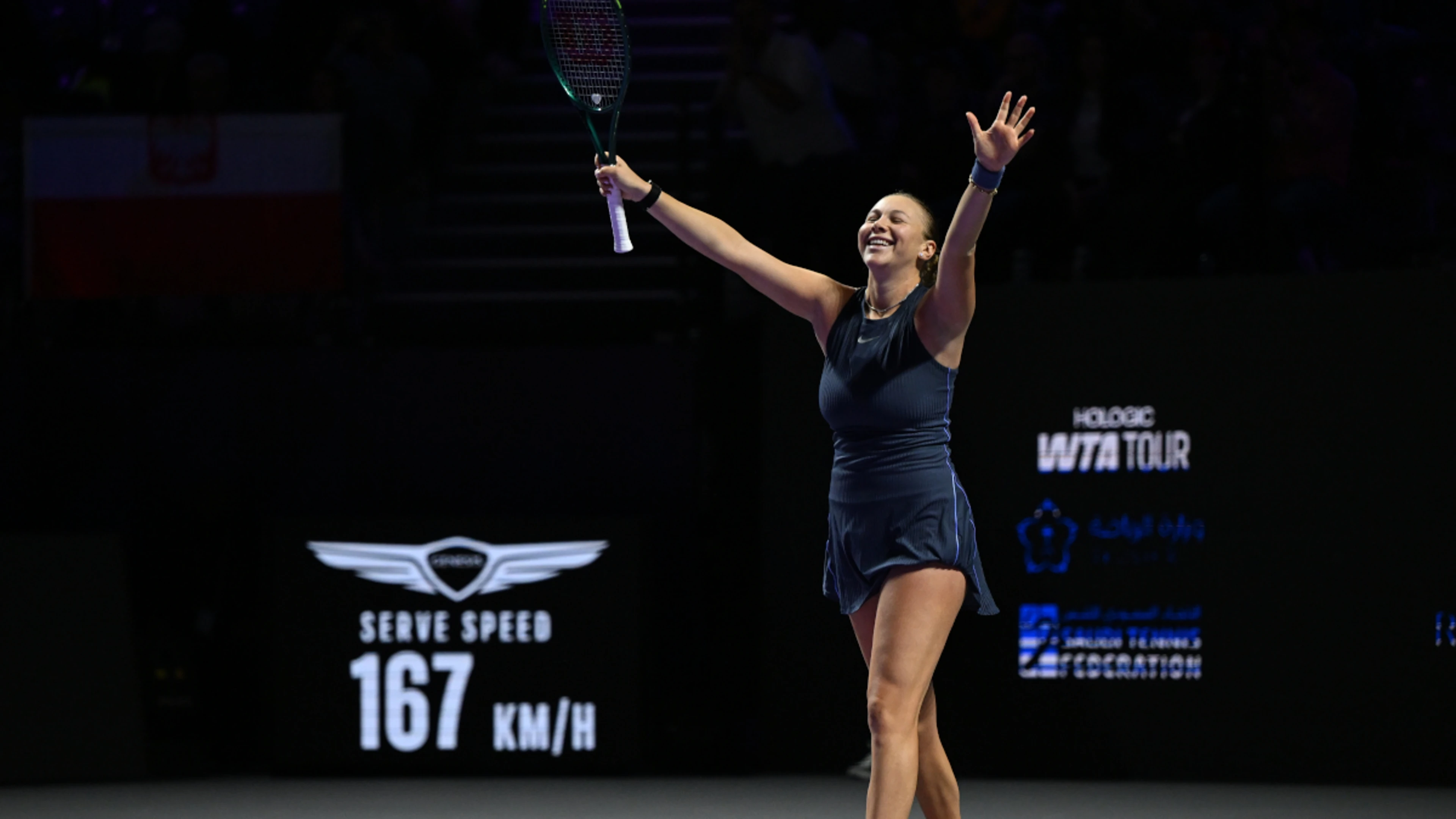 Anisimova beats Swiatek to reach WTA Finals last four
