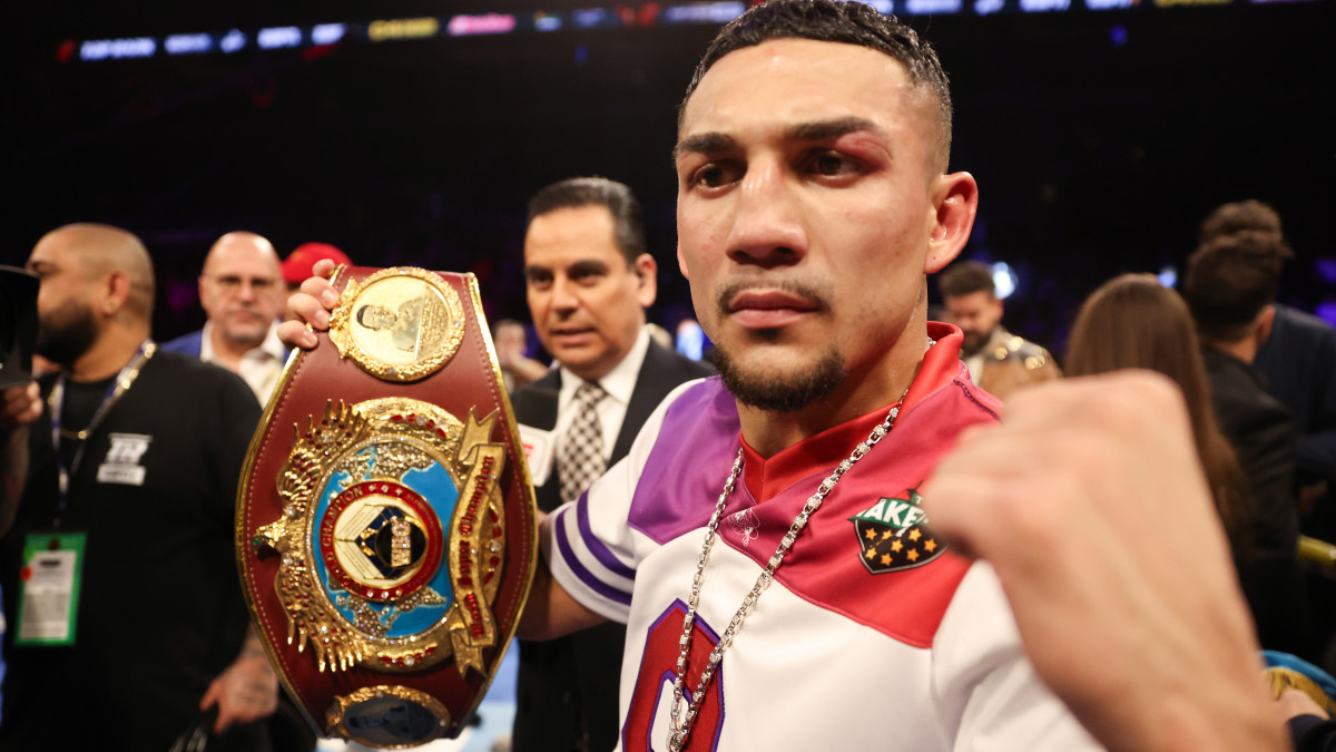 Lopez retains WBO title in a poor fight