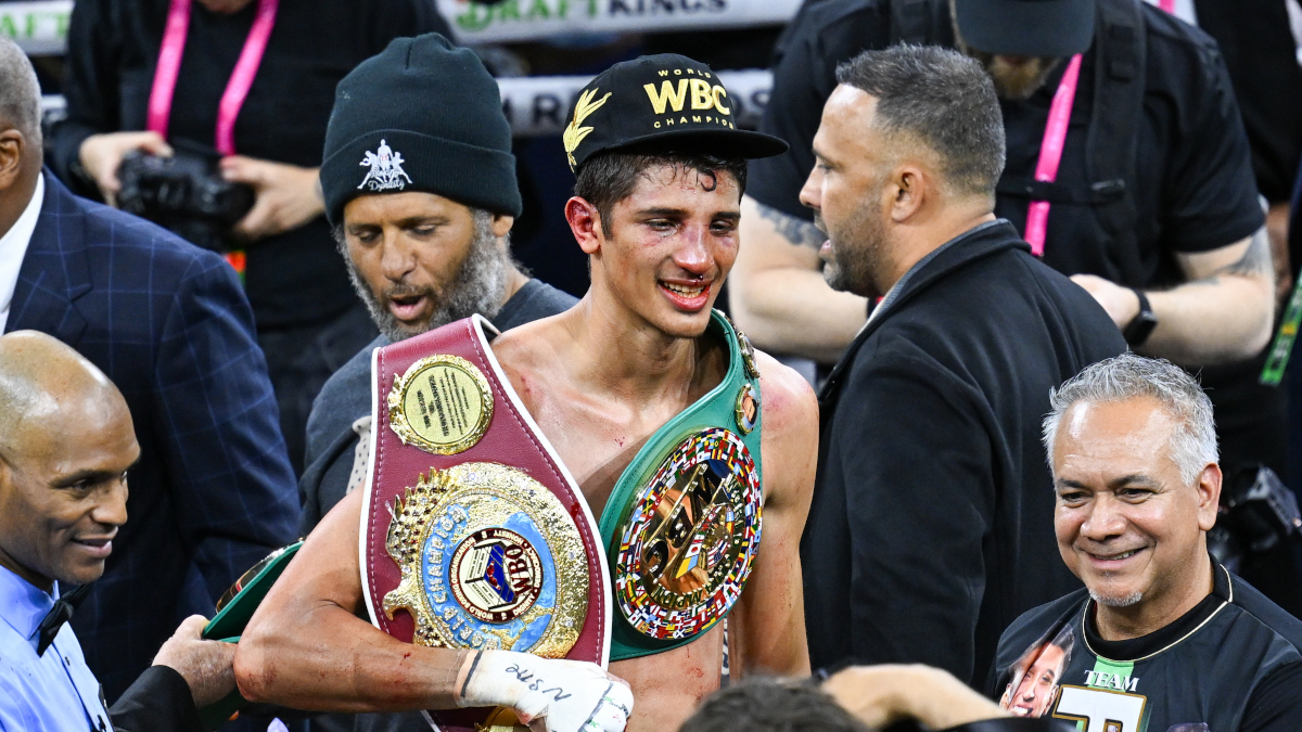 Fundora upsets Tszyu for WBO title
