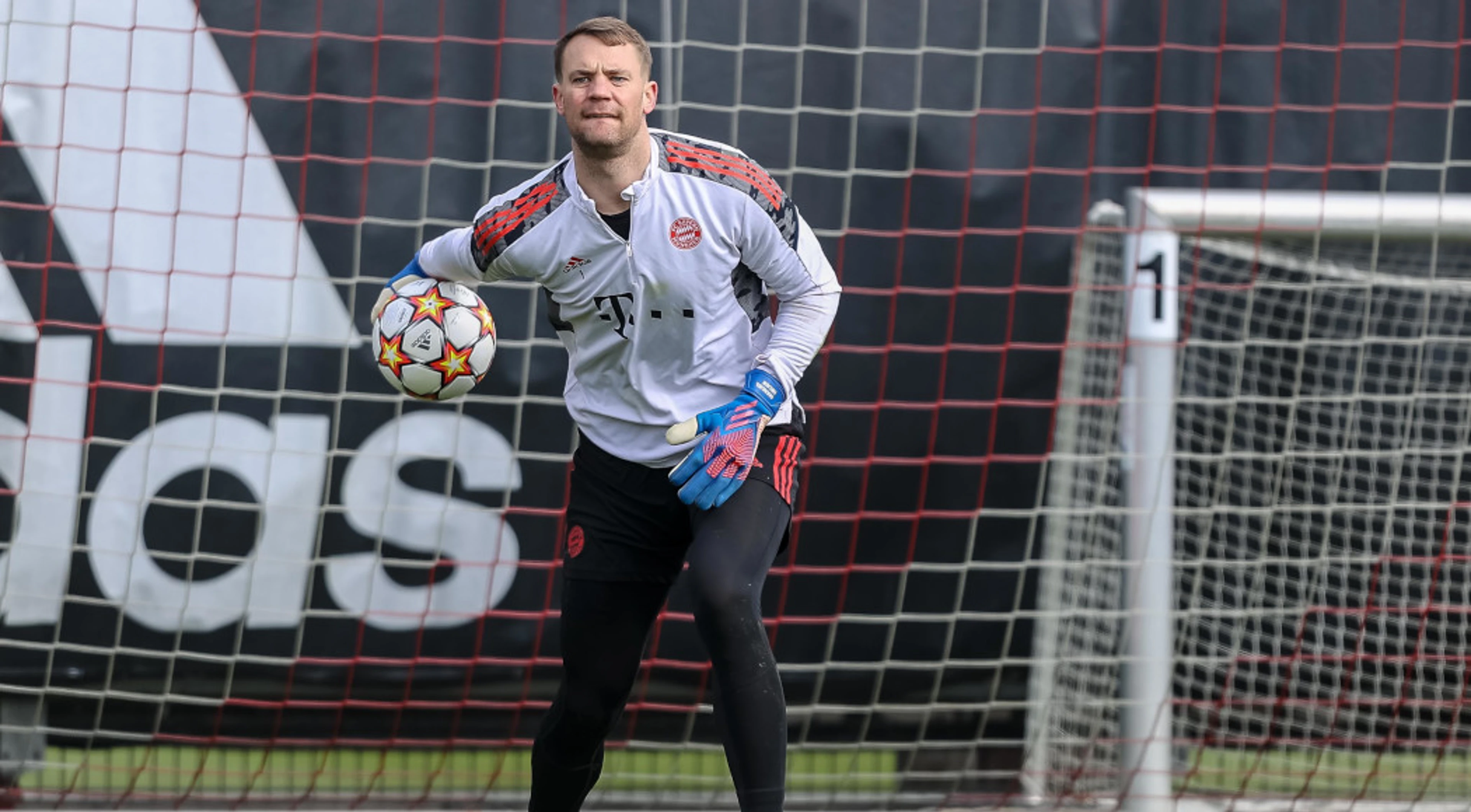 Neuer back fit for Salzburg return leg