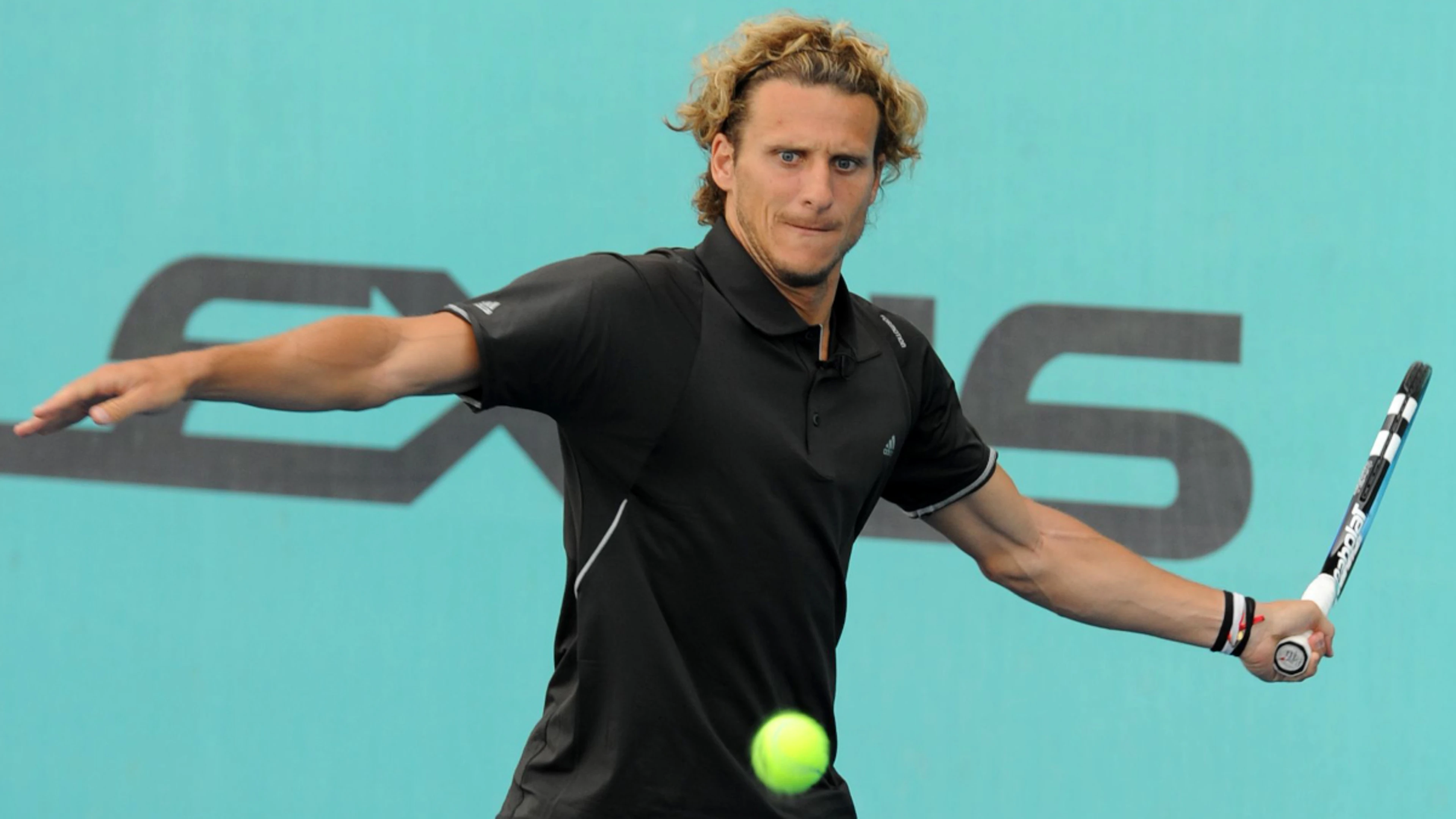 Former Uruguay striker Forlan to play in professional tennis tournament
