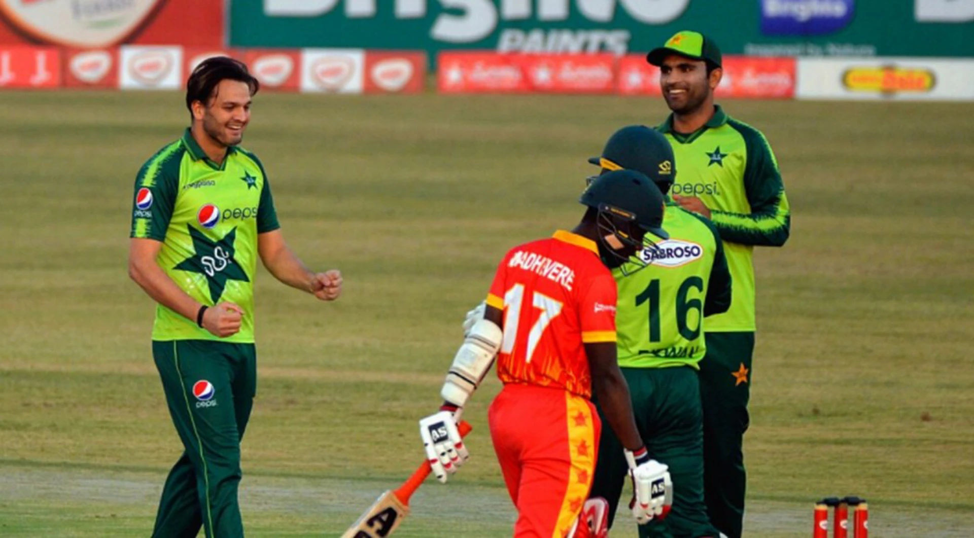 Qadir inspires Pakistan to whitewash Zimbabwe