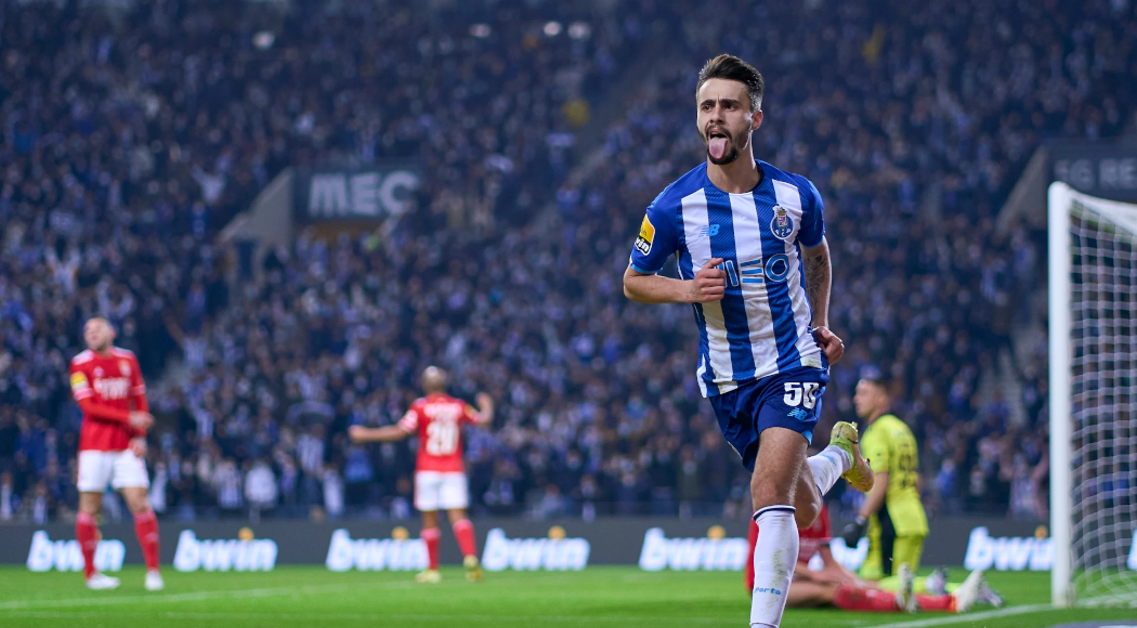 Porto thrash Benfica 3-1 to extend lead