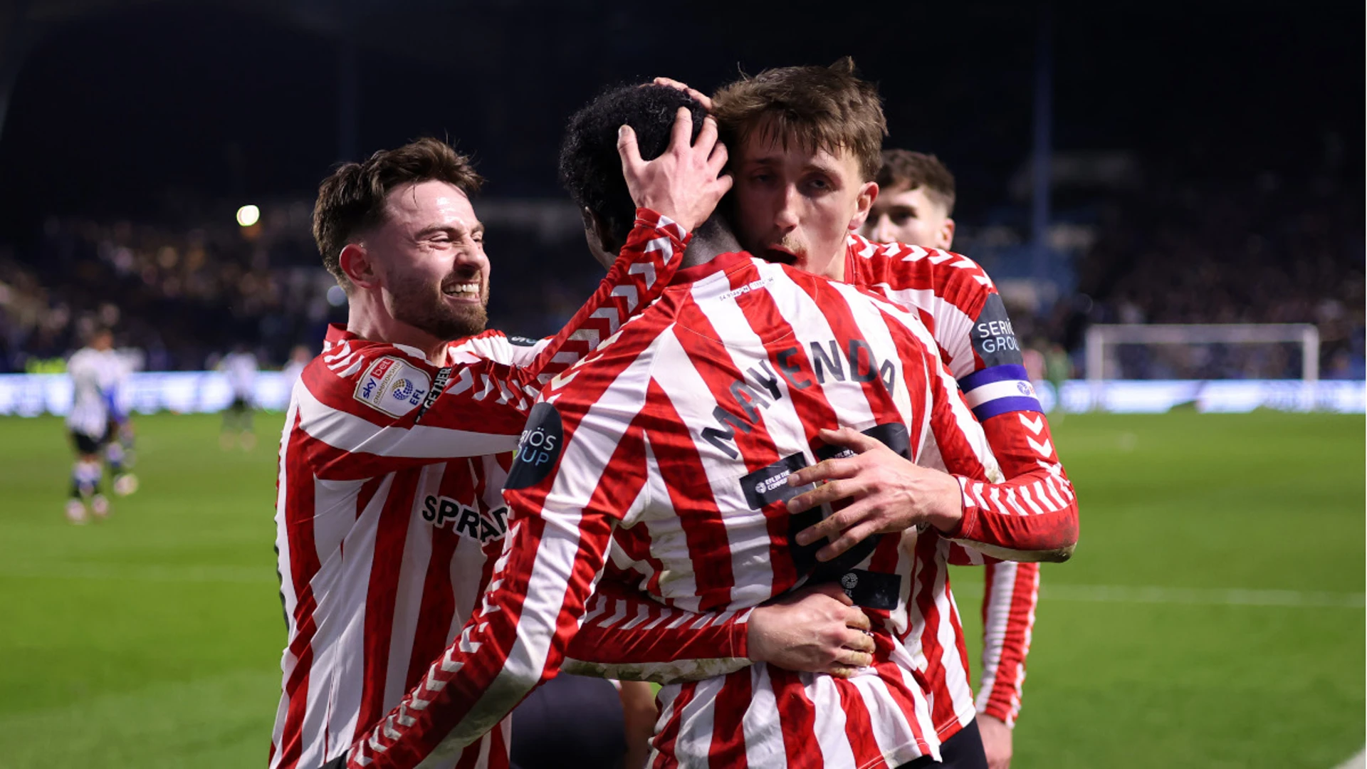 Sunderland beat Wednesday to boost promotion bid