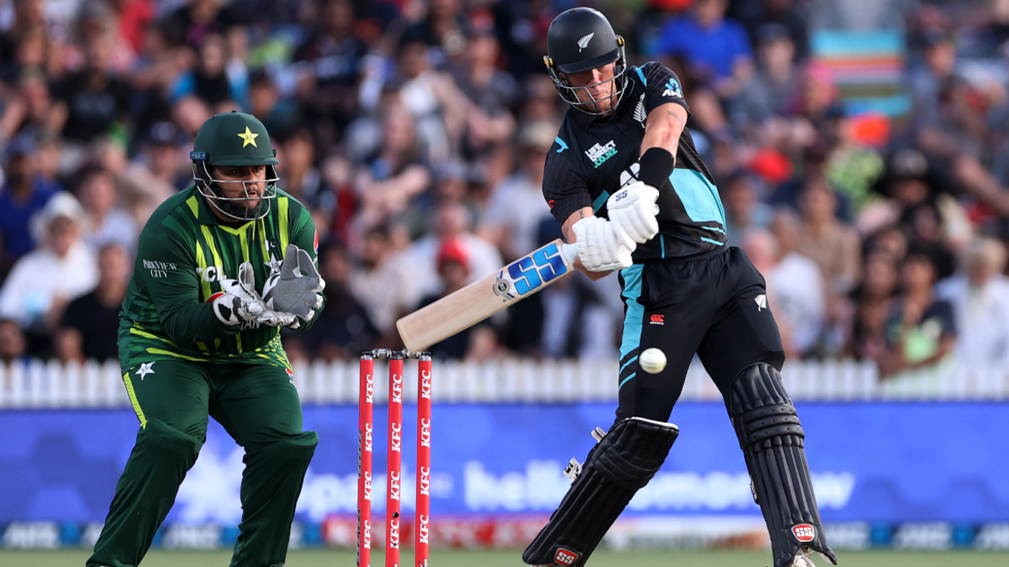 NZ beat Pakistan to take control of T20 series