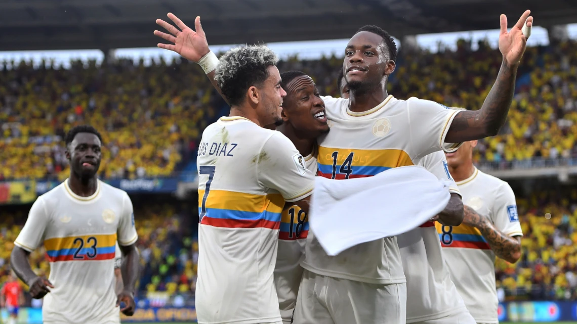 Stylish Colombia put four past Chile, Sanabria double for Paraguay