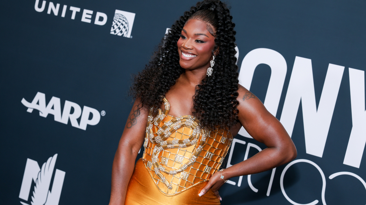 Undisputed heavyweight champ signs $8 million multi-year deal