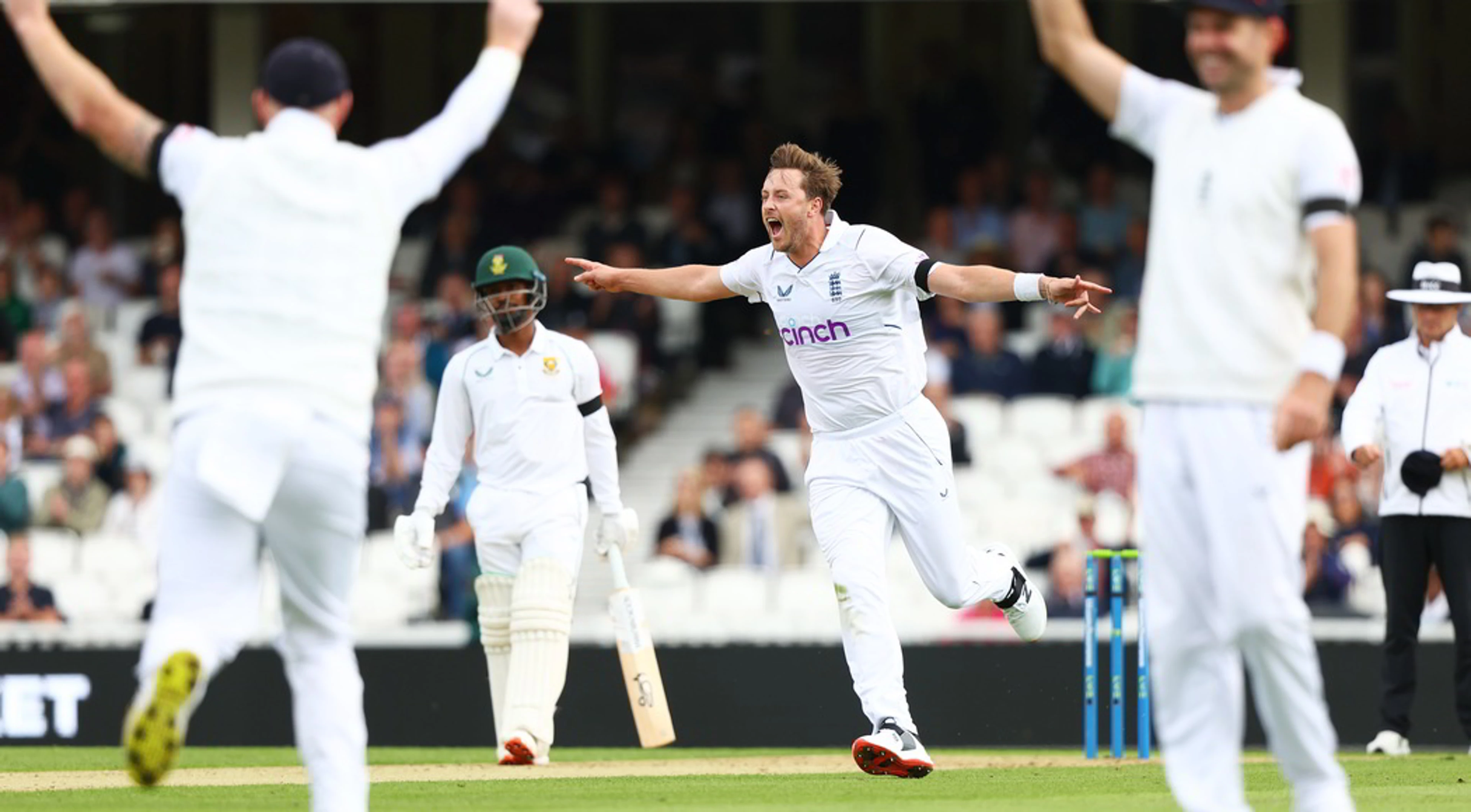 England lead by 34 runs as 17 wickets fall