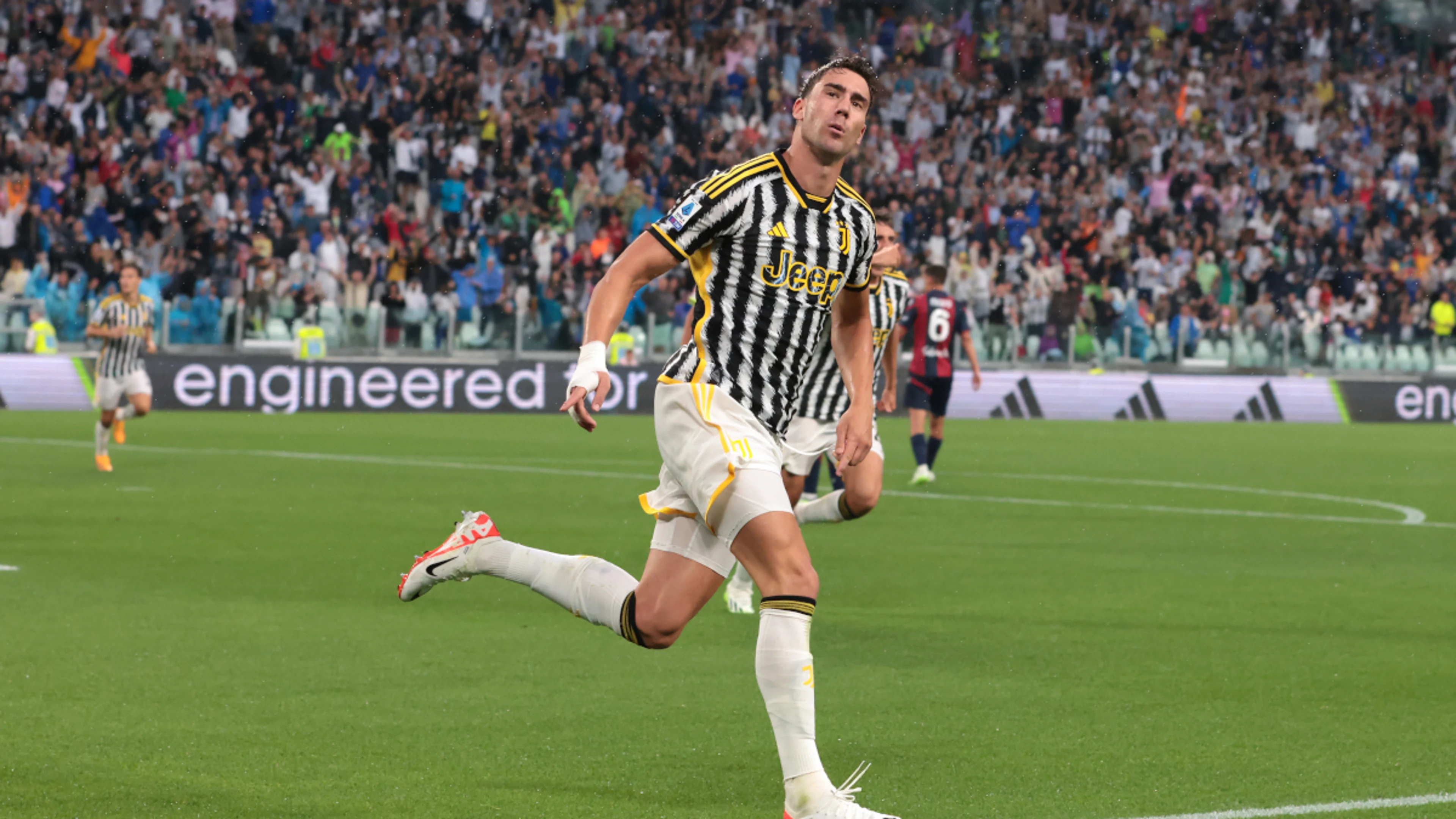 Late Vlahovic header rescues draw for Juventus against Bologna