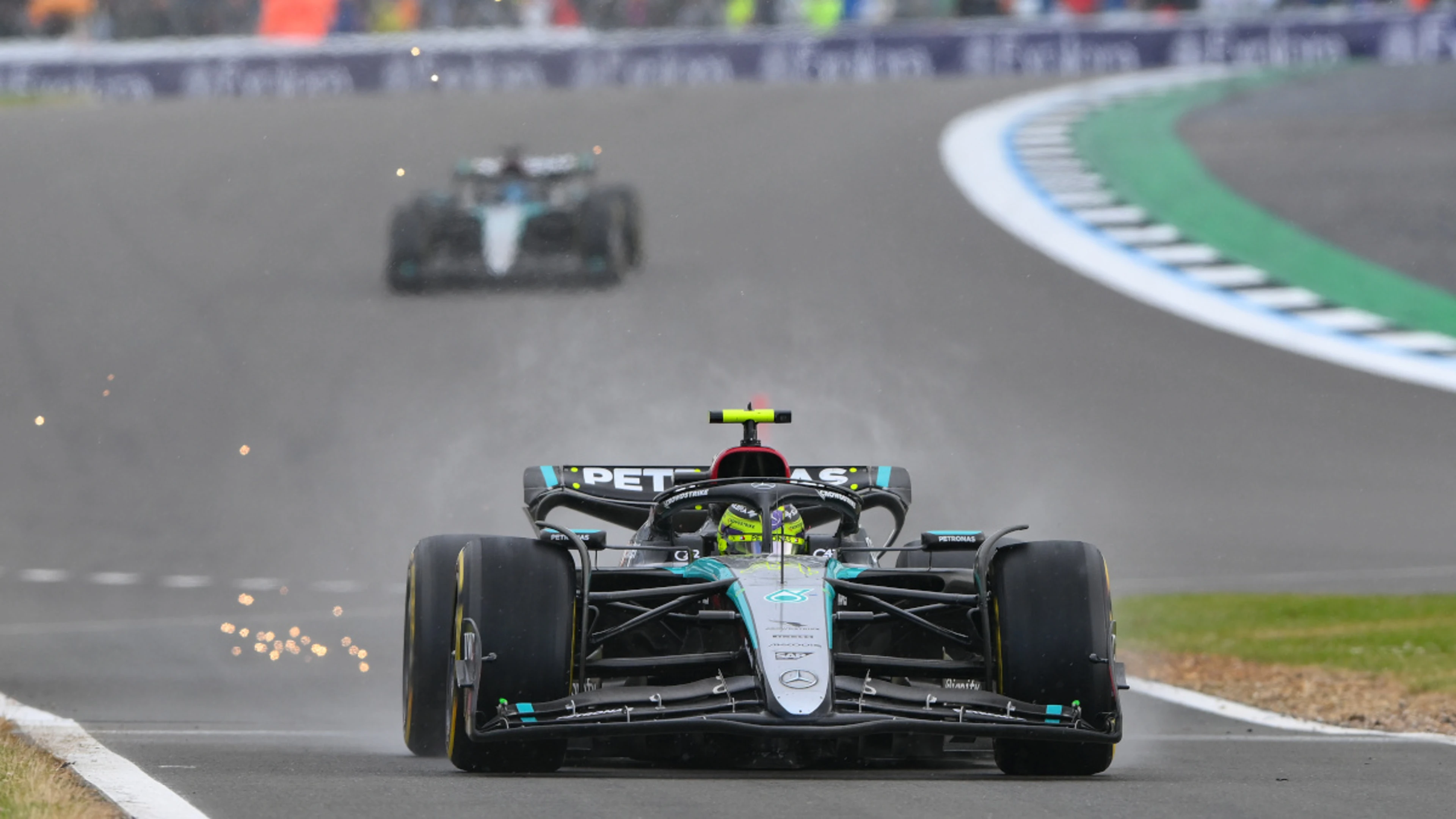 Mercedes chasing a hat-trick at hot Hungaroring