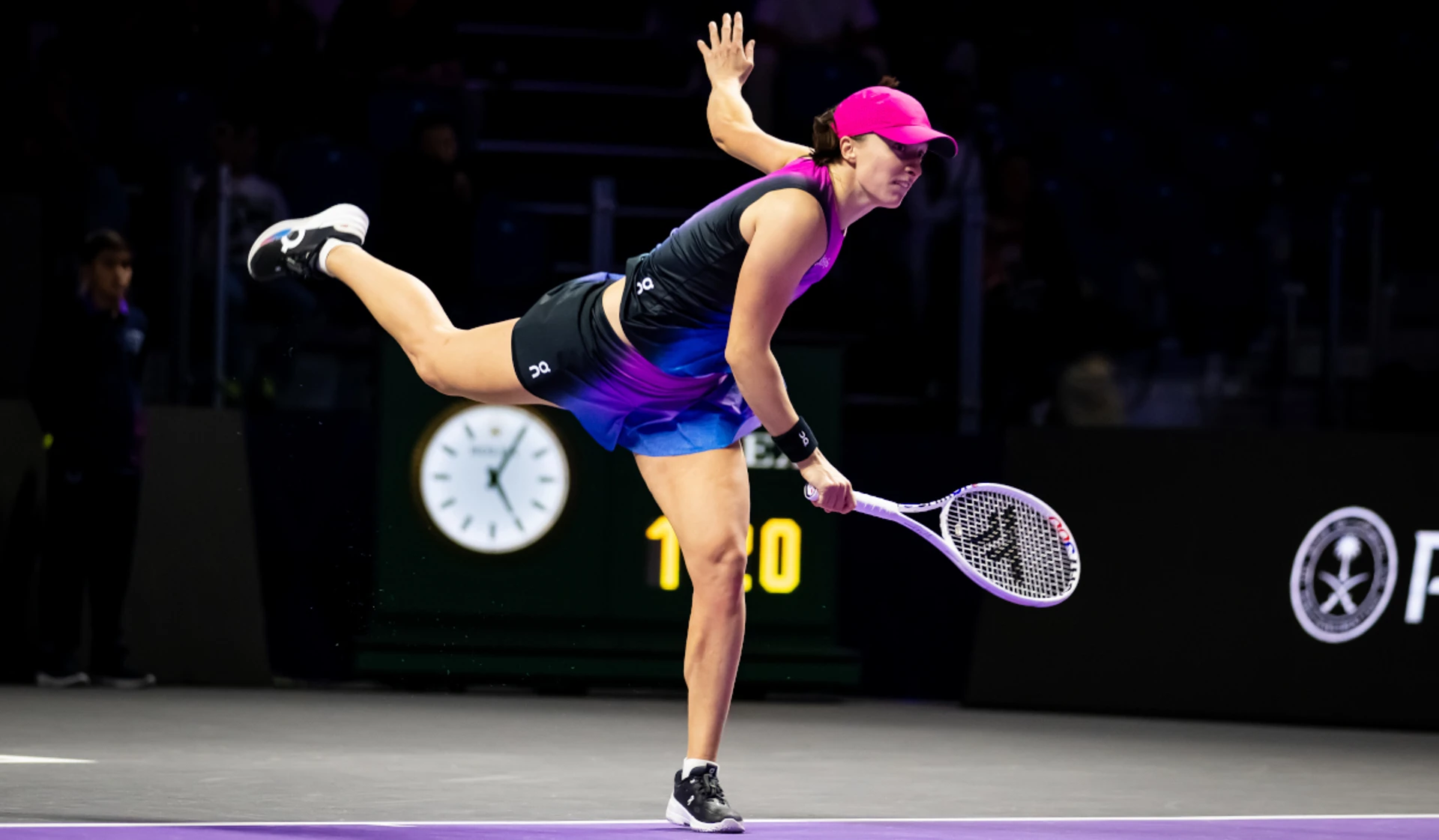 Swiatek comes from behind to beat Krejcikova at WTA Finals