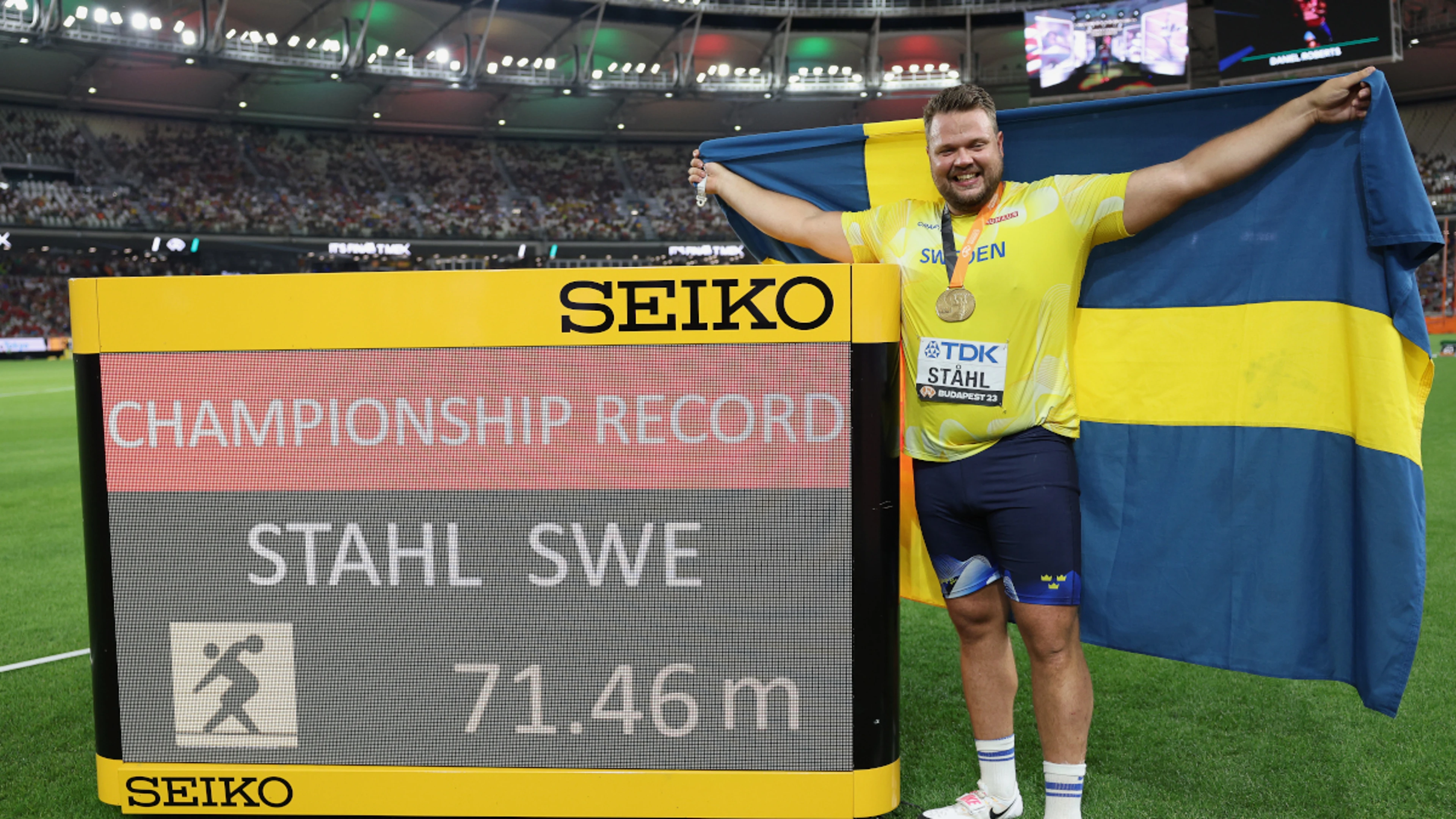 Stahl leaves it late to snatch second world discus gold