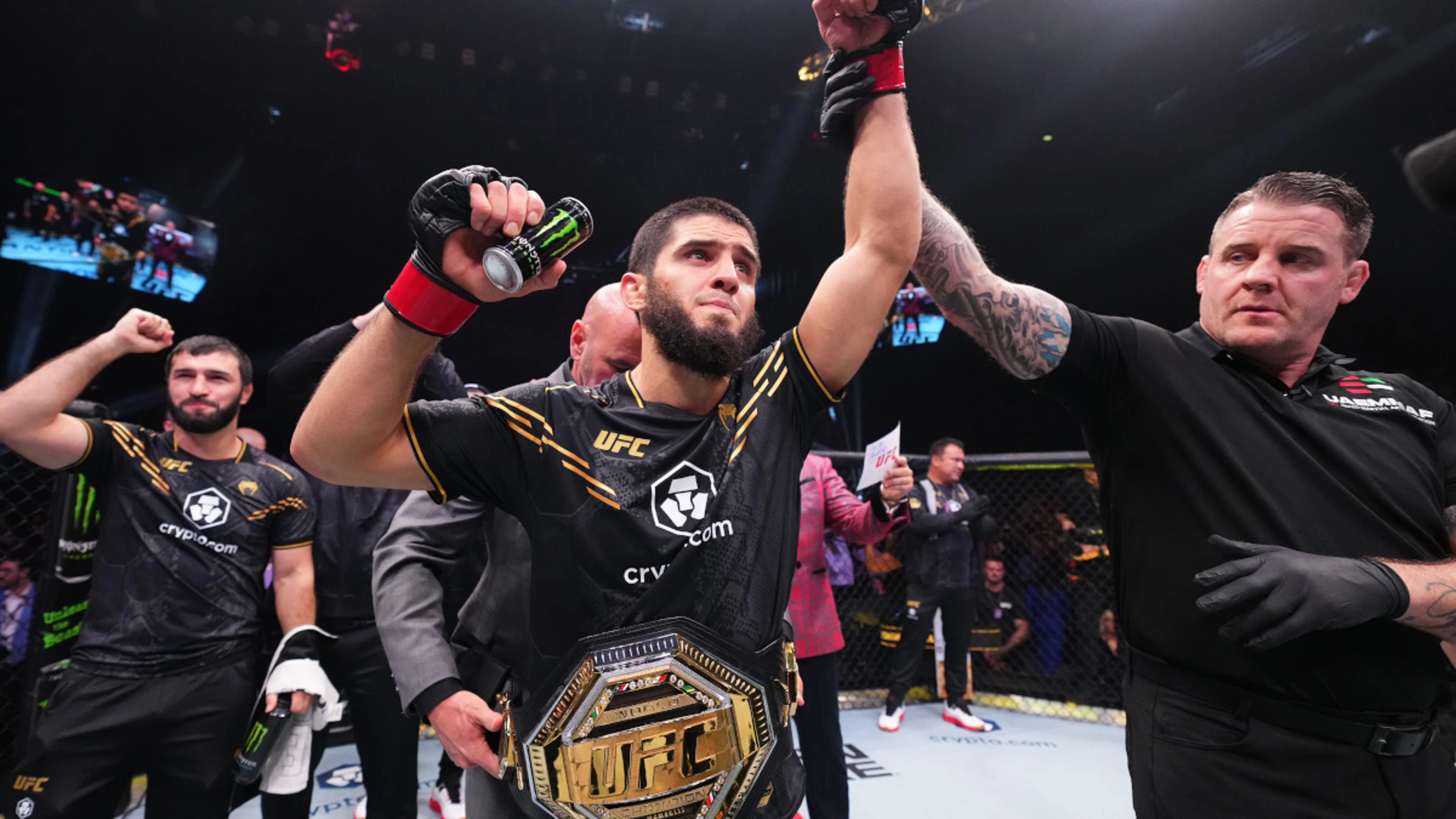 Makhachev makes quick work of Volkanovski