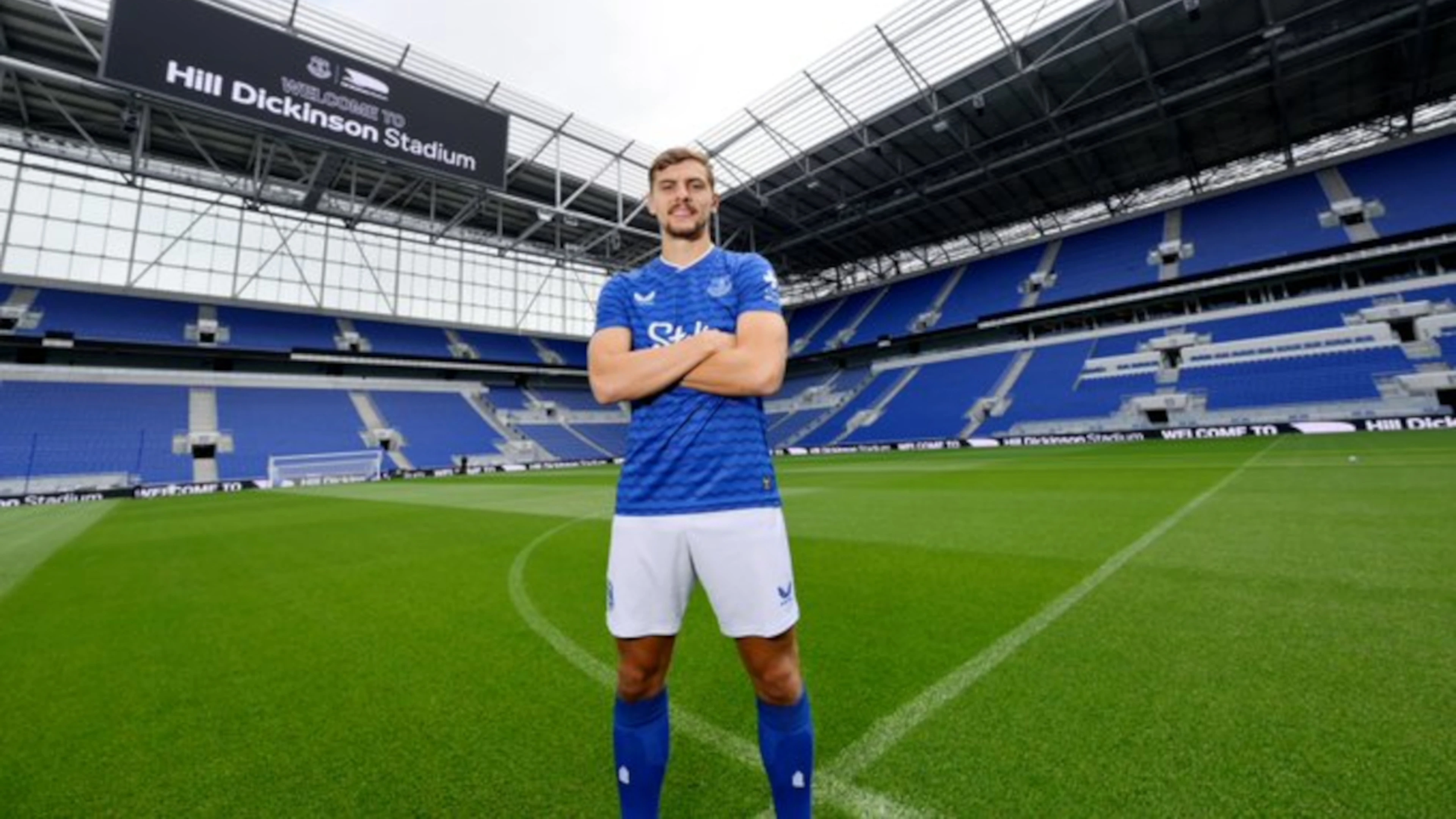 Dewsbury-Hall has point to prove after sealing Everton switch