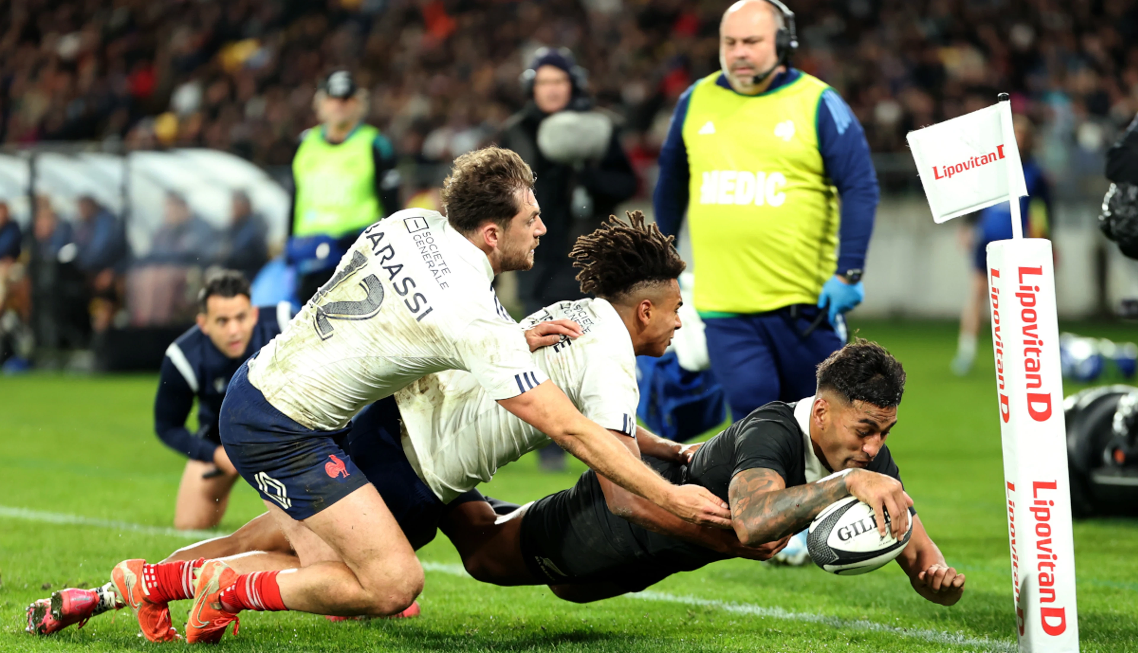All Blacks score six tries to hammer under-strength France