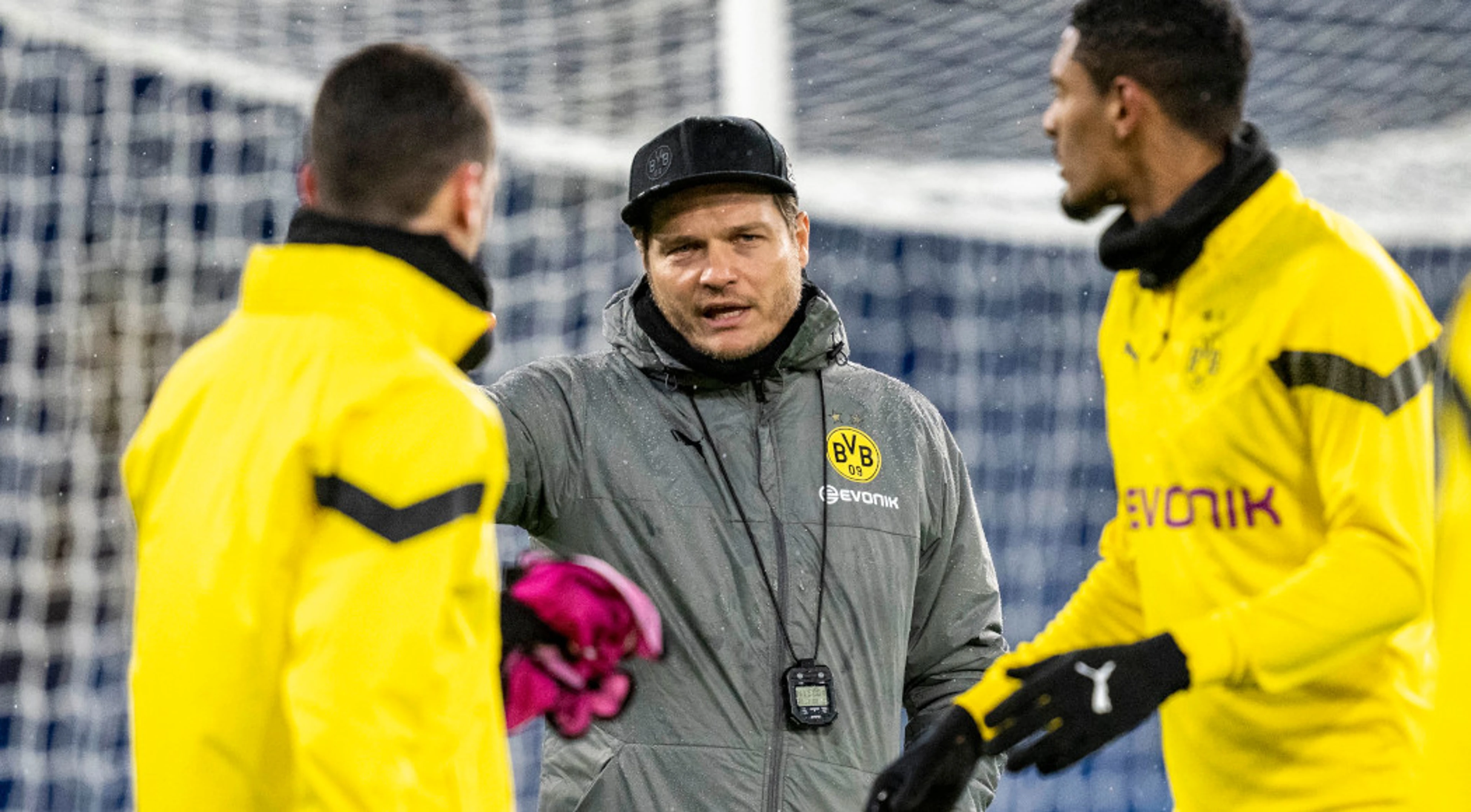 Dortmund turn focus to Ruhr derby after UCL exit