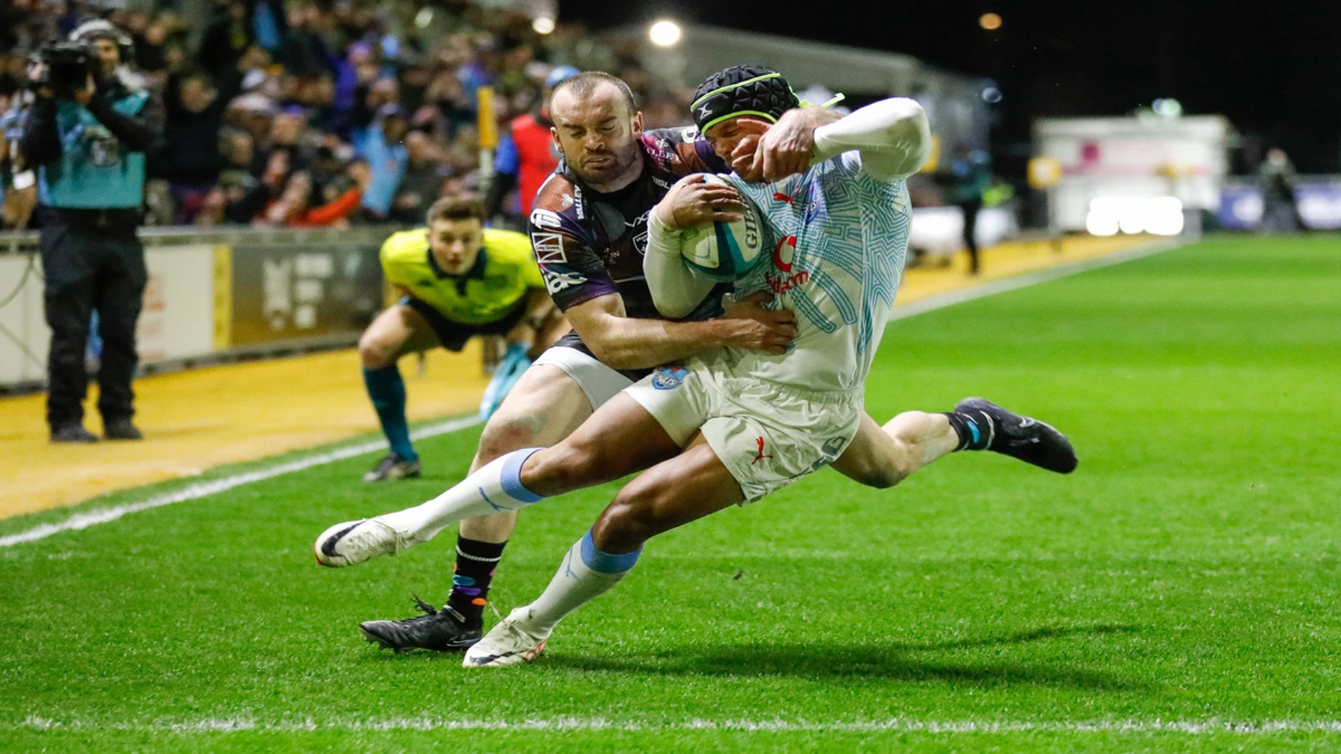 Frustrated Bulls leave it late to claim bonus-point win