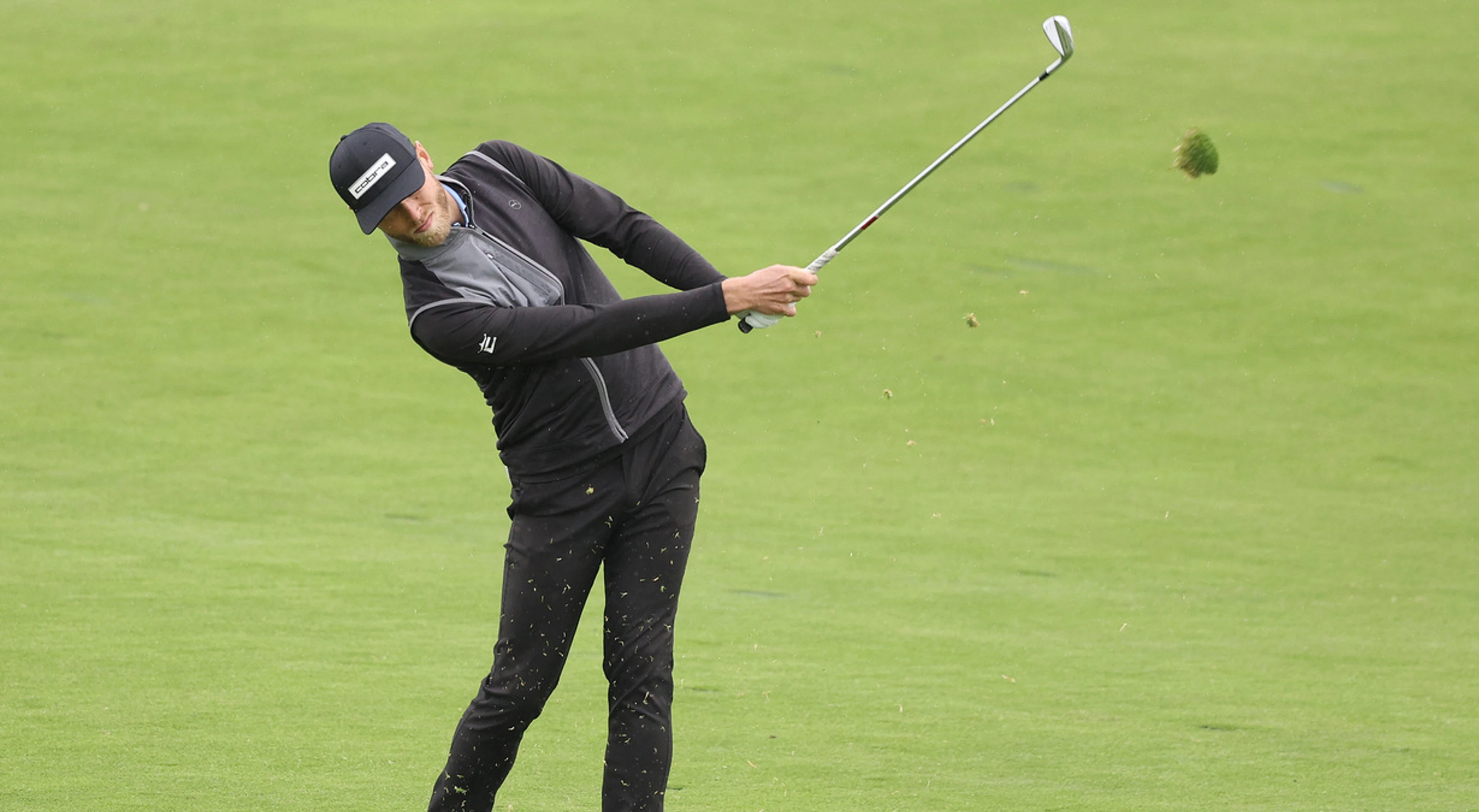 Svensson takes narrow lead into Sunday in France