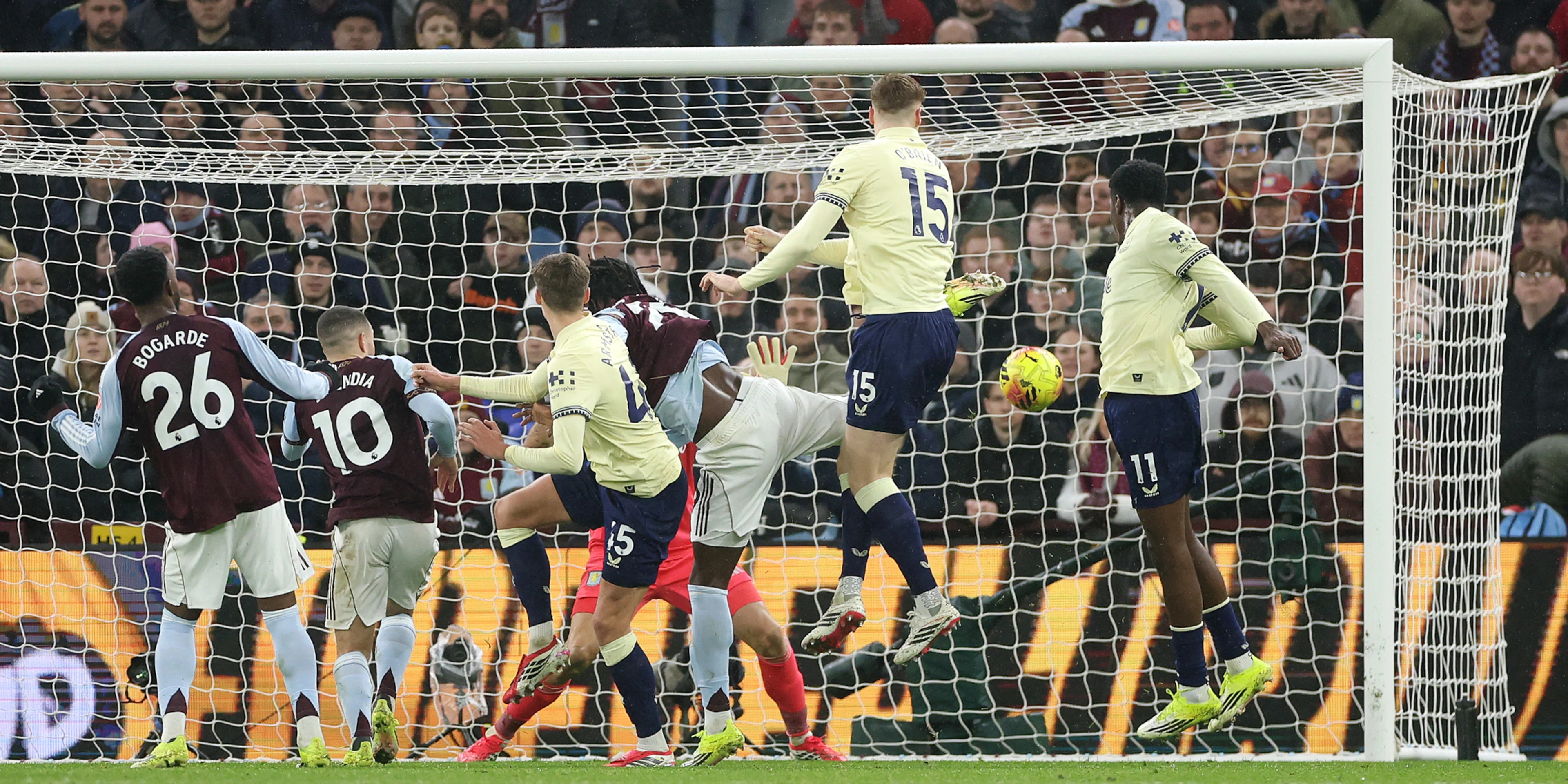 Villa's title bid rocked by Everton loss, Newcastle held by Wolves