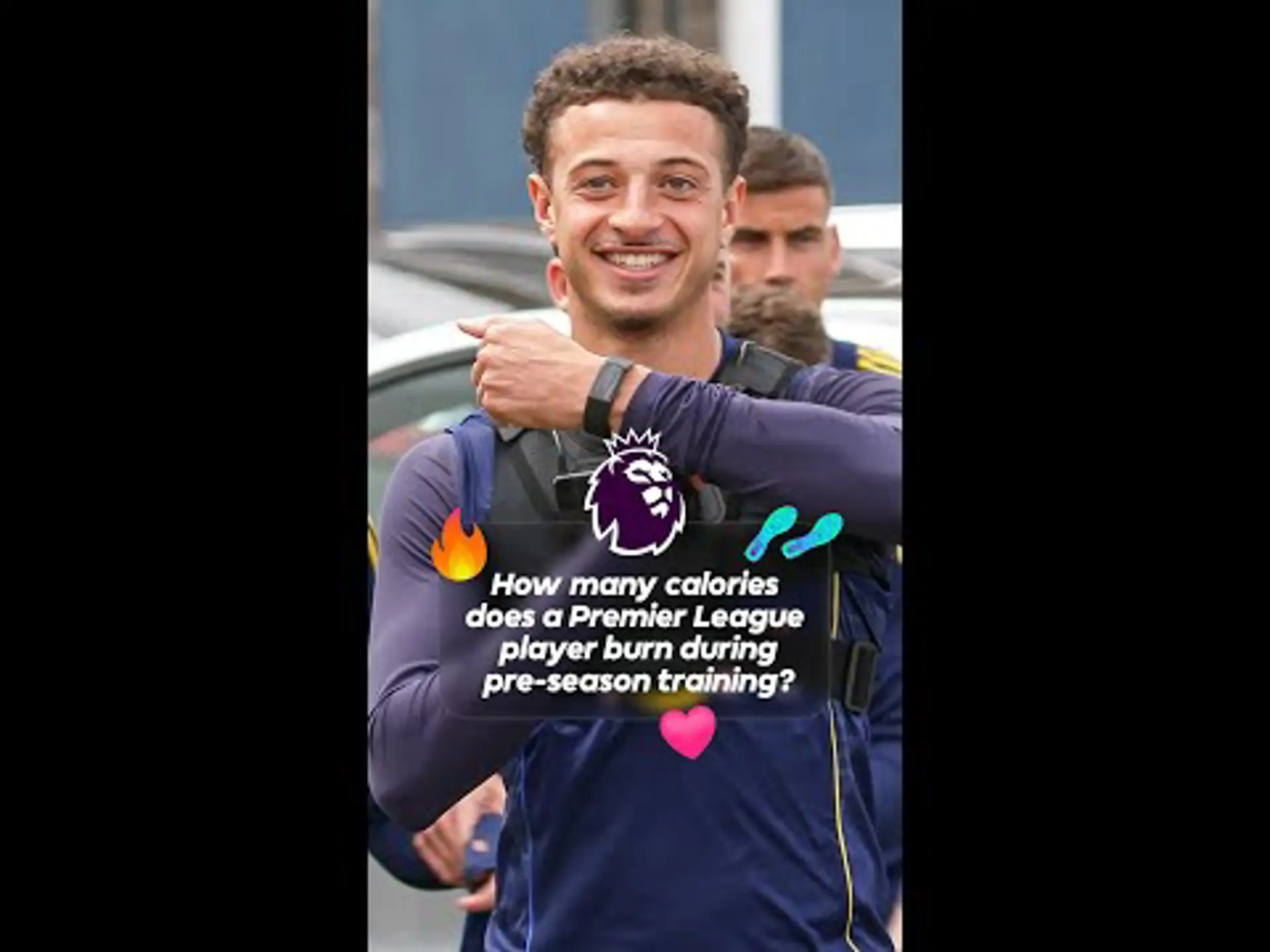 How many calories does a PL player burn during pre-season training?