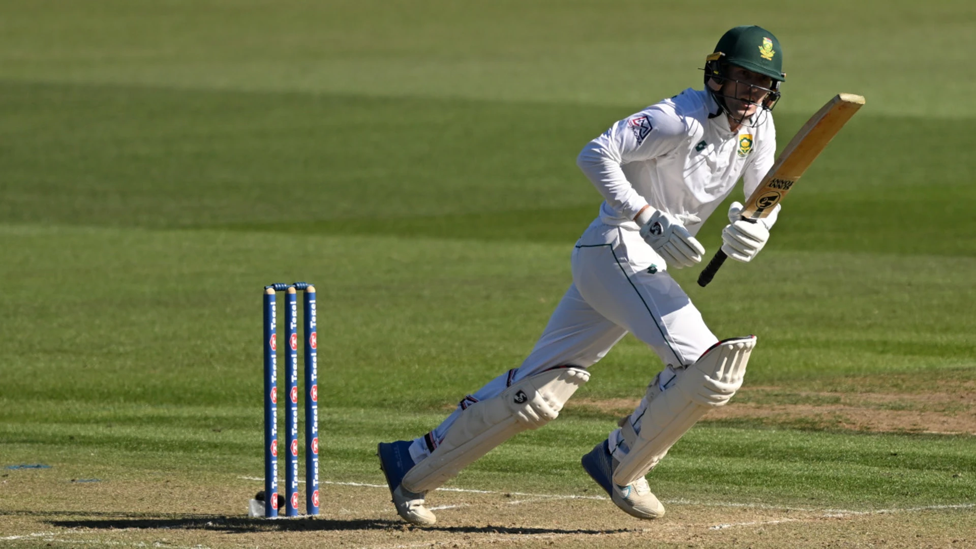 De Swardt half century rescues Proteas on day one