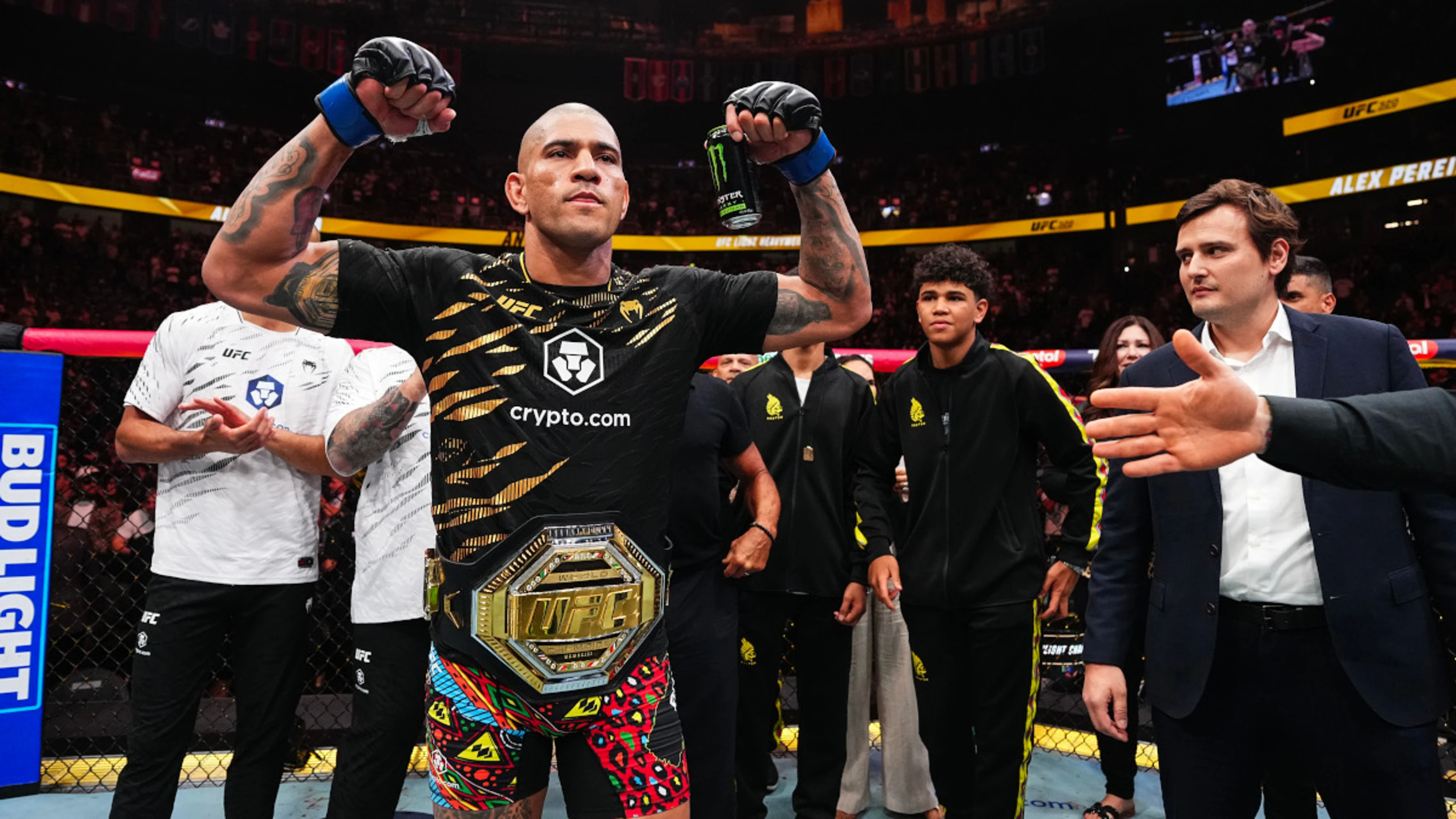 Poatan regains UFC Light Heavyweight belt in dramatic fashion