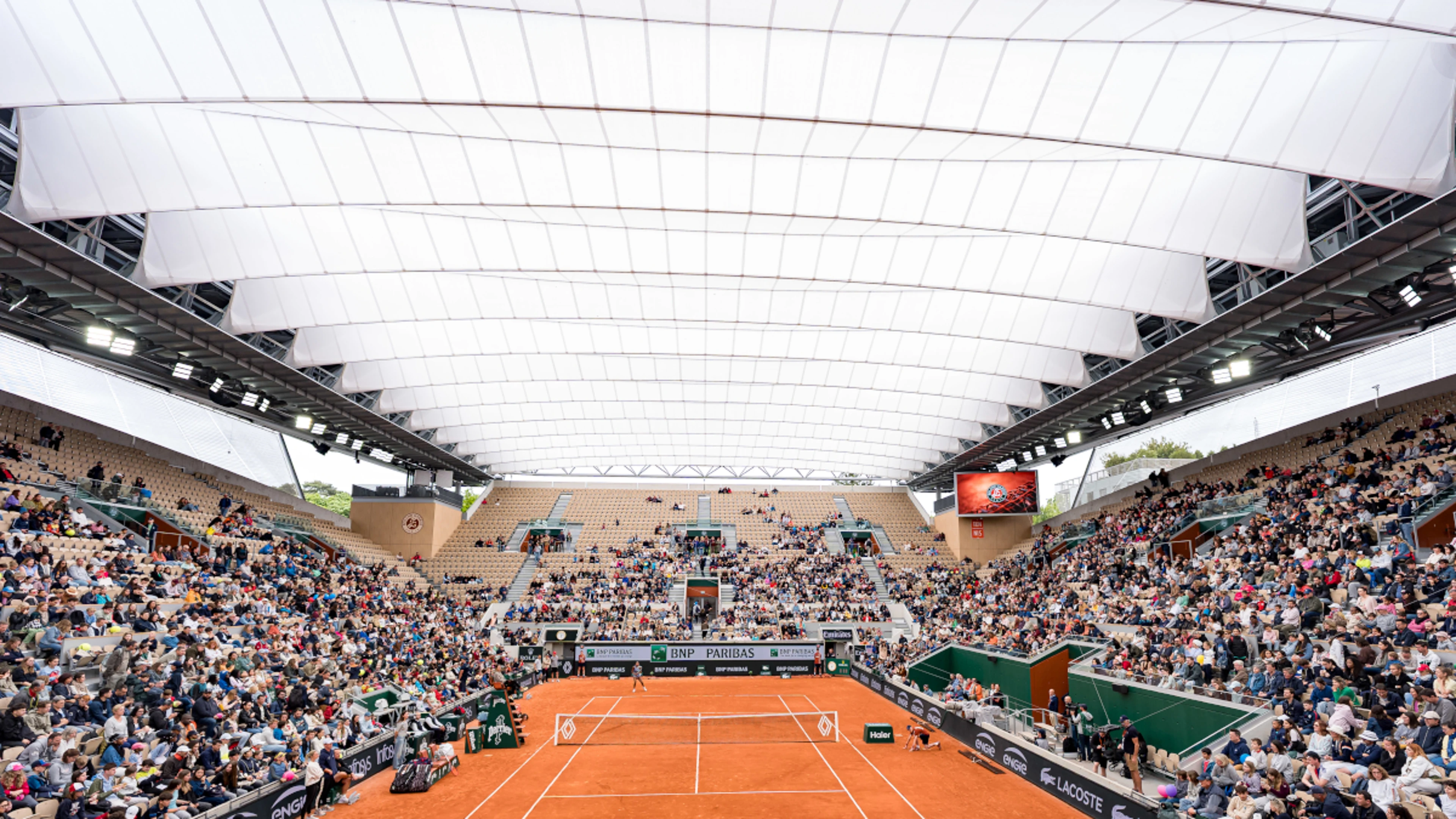 Fans flock to Roland Garros on Nadal tribute day