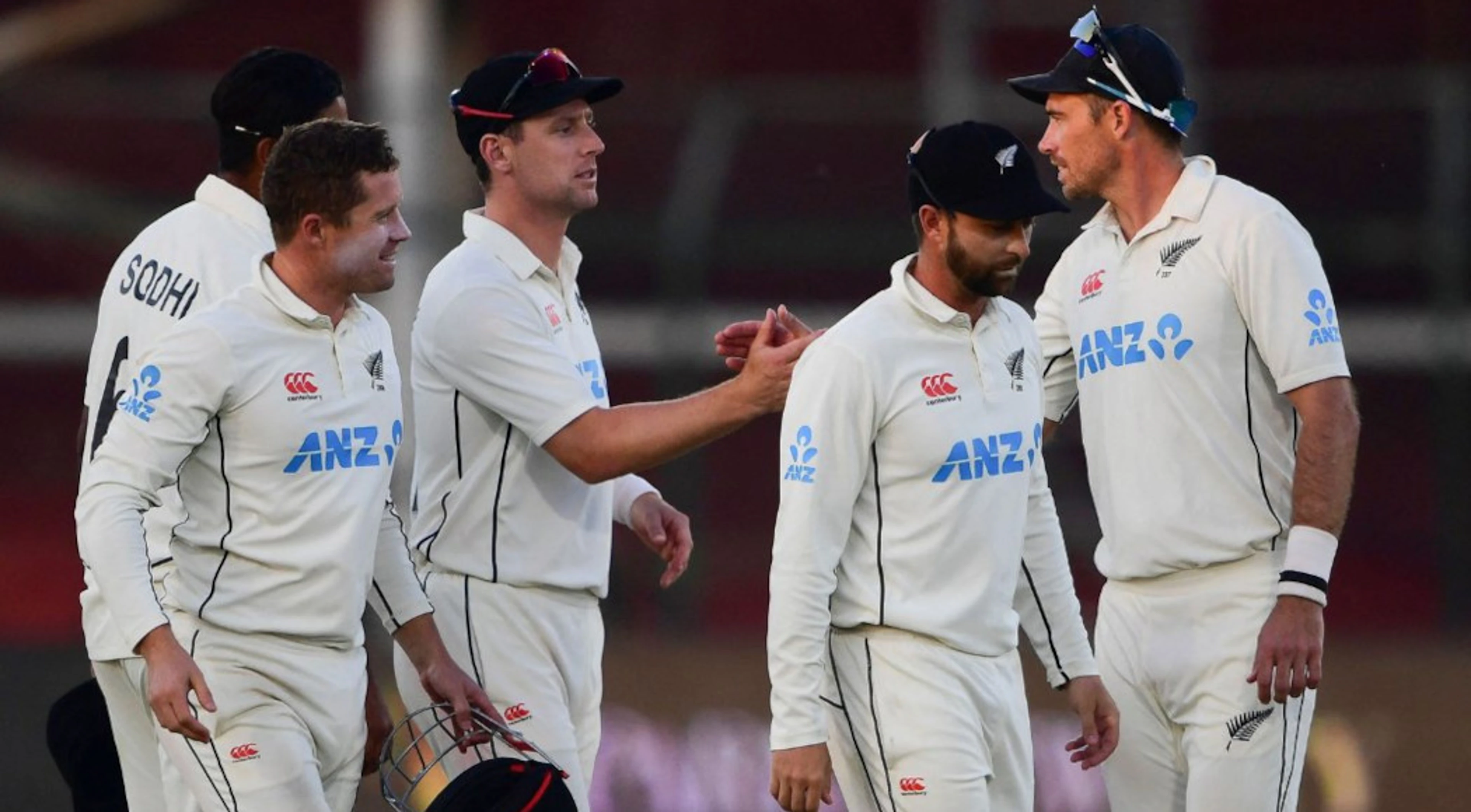 Late blows boost New Zealand's victory hopes in Karachi