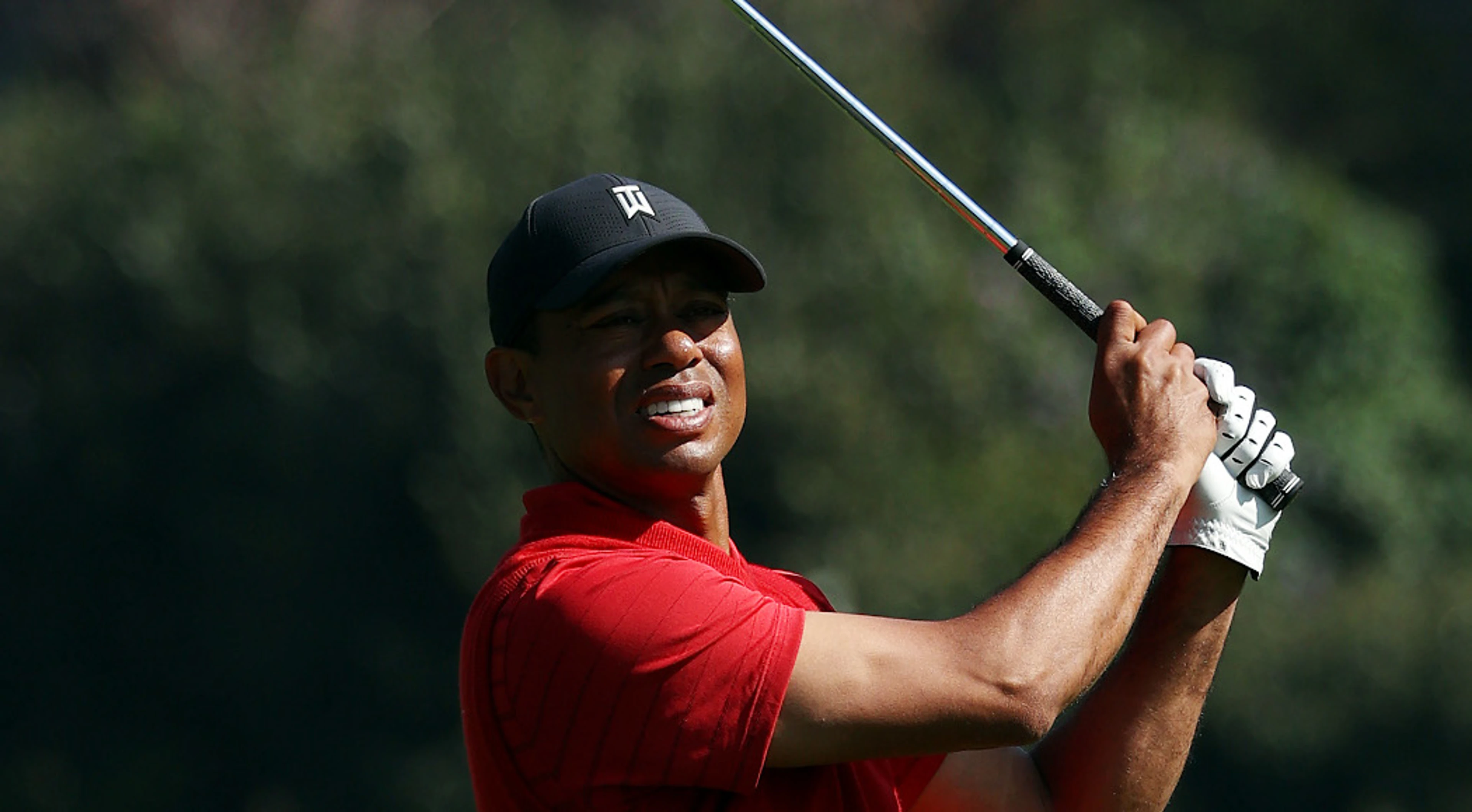 Tiger thanks golfers for red shirt tribute