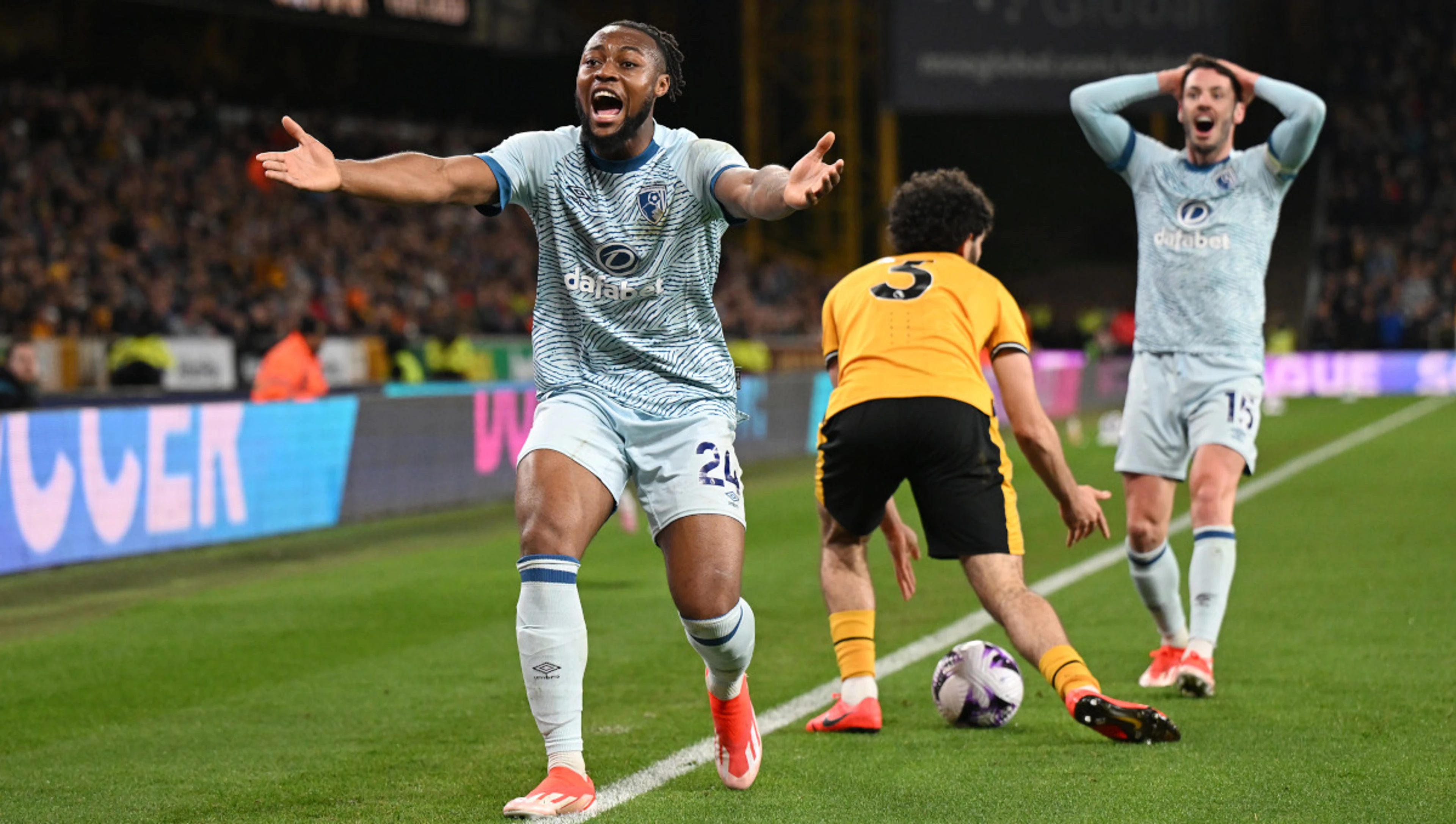 Bournemouth back to winning ways with victory over Wolves