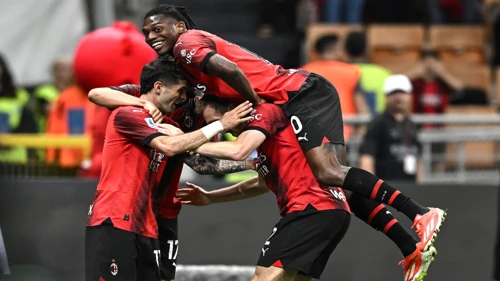Milan back to winning ways with thrashing of Cagliari