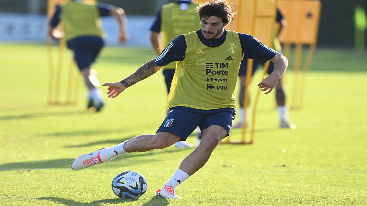 Italy send Tonali, Zaniolo home amid gambling probe