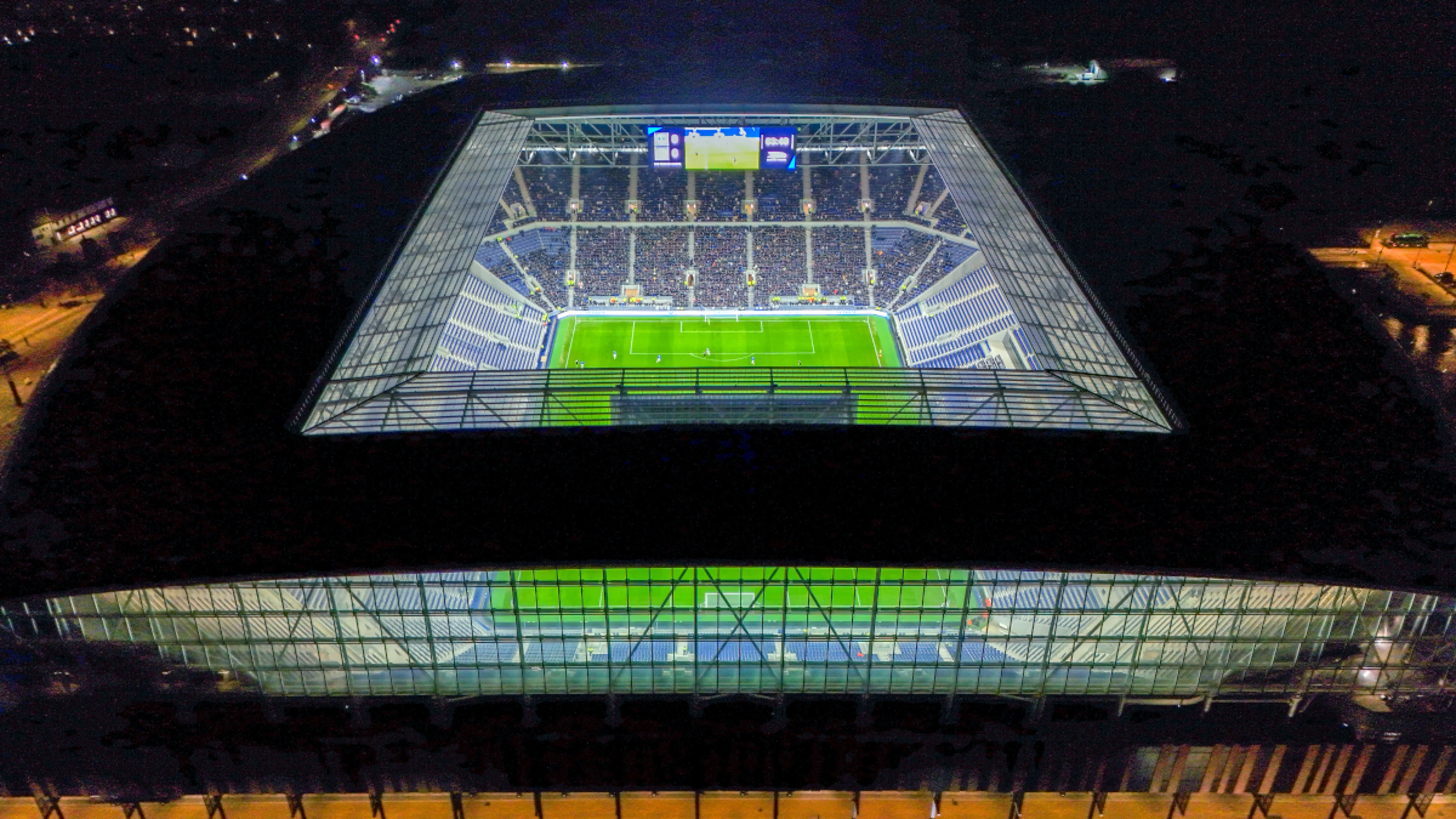 Everton's new stadium welcomes 10 000 fans for test event