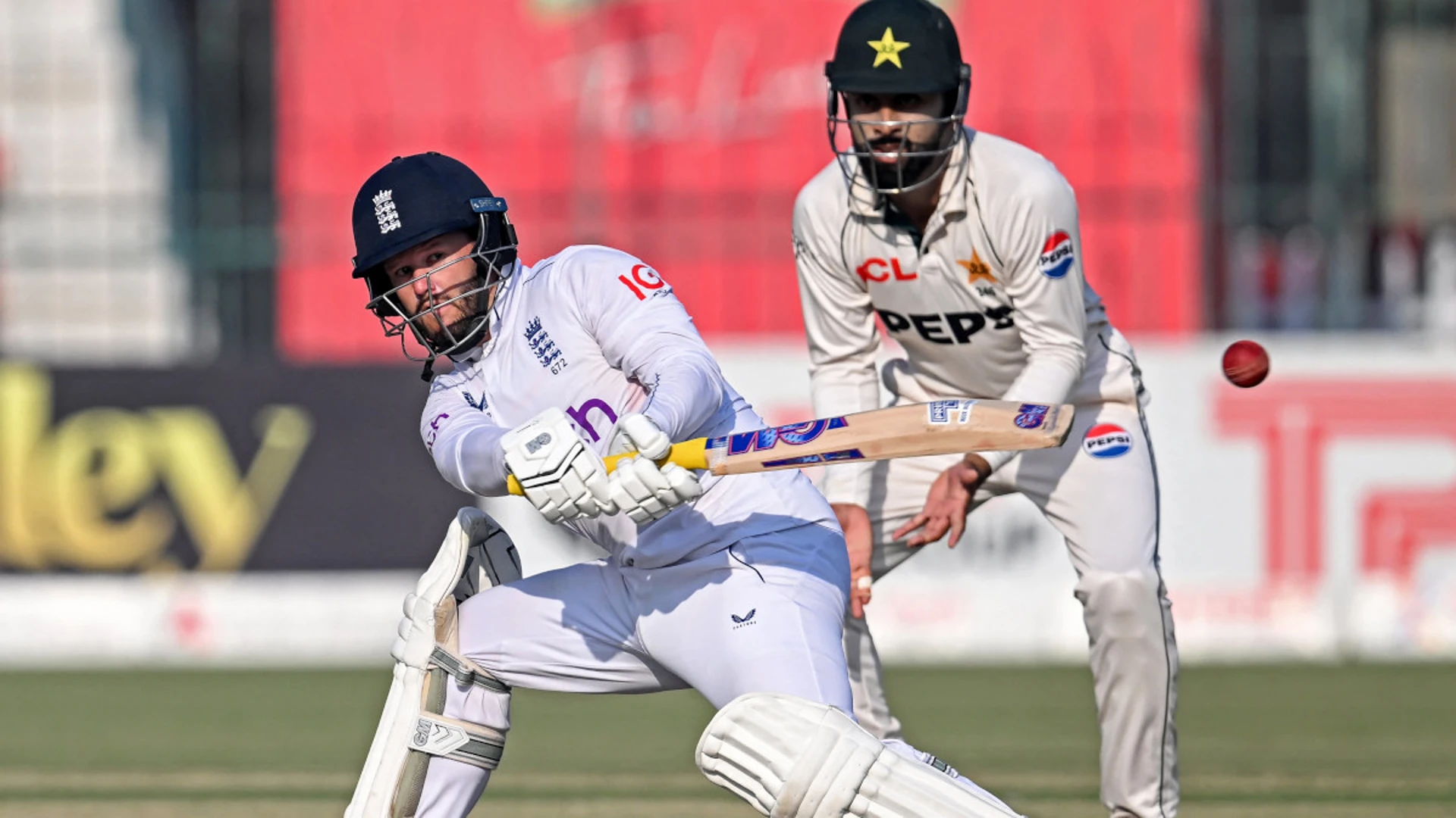 Pakistan extend lead in second England test