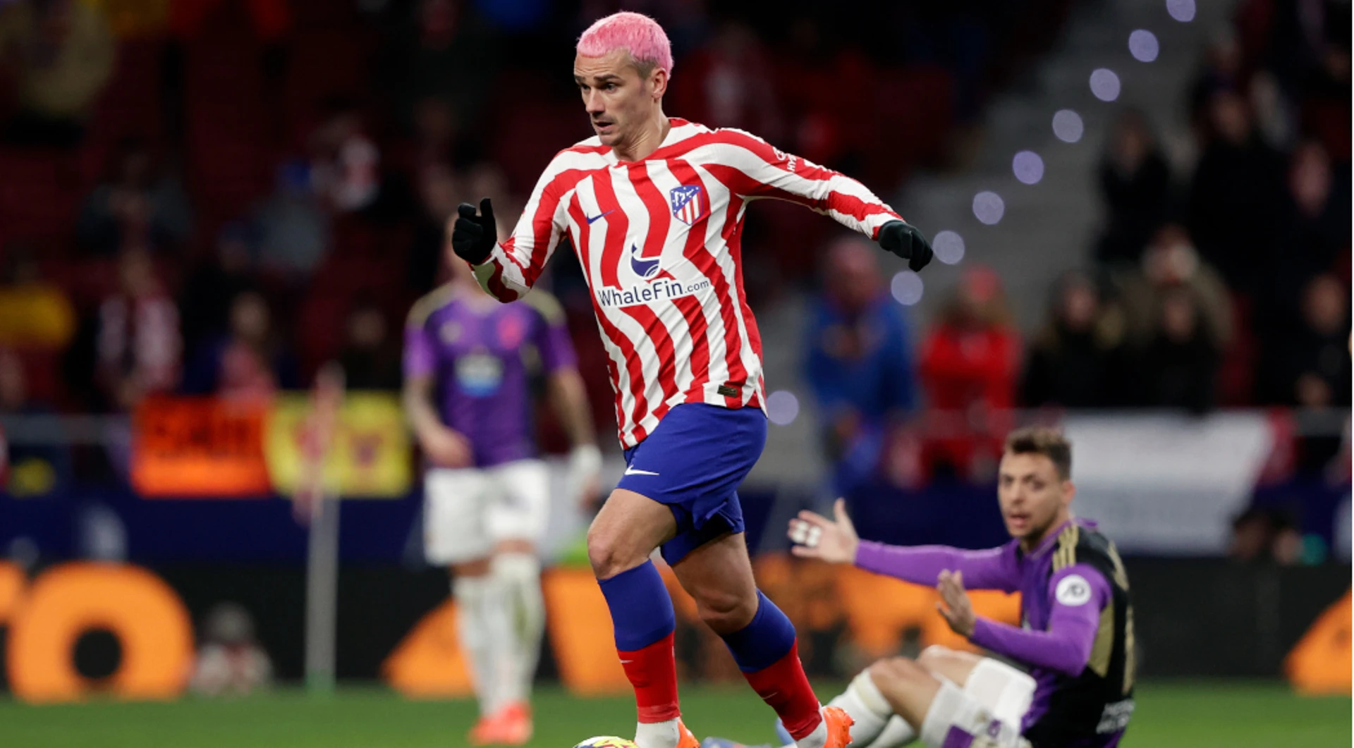 Griezmann shines in Atletico romp, Sevilla snatch win