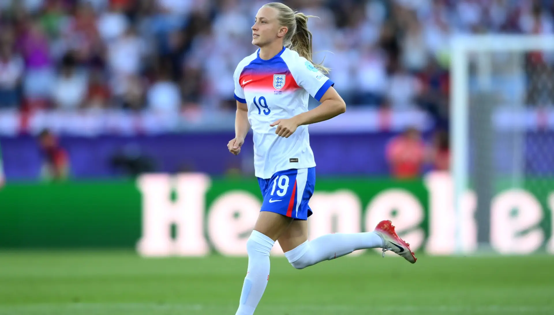 England's new forward Beever-Jones eager to contribute at Euro 2025