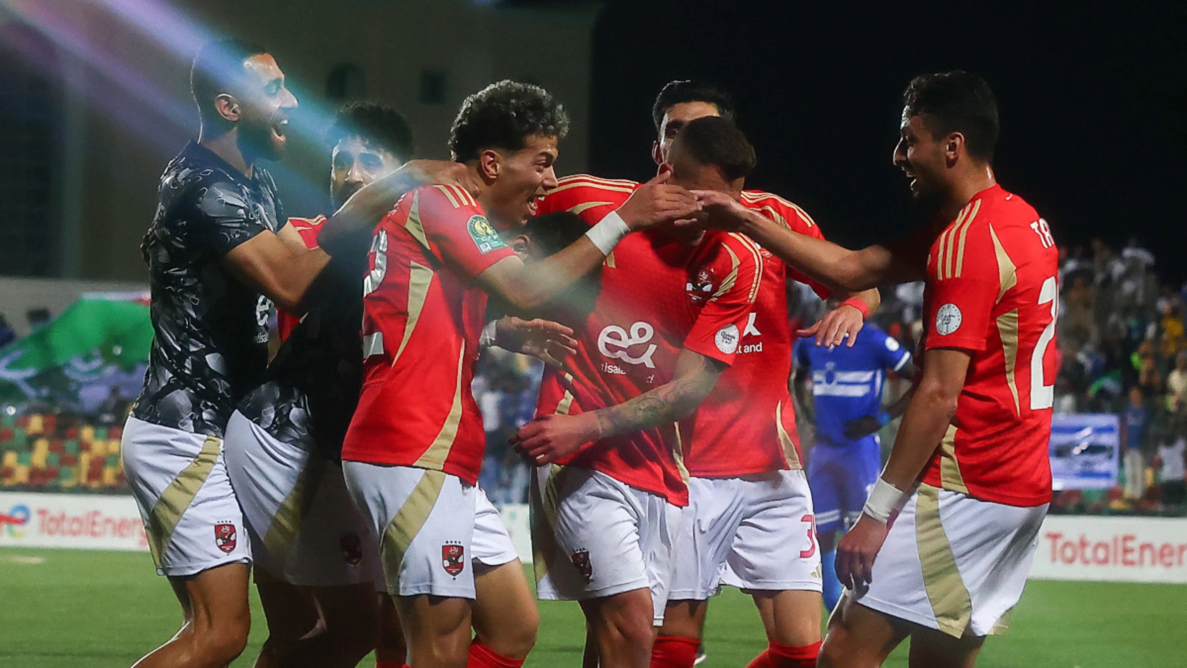 Late Ashour goal sends Al Ahly through
