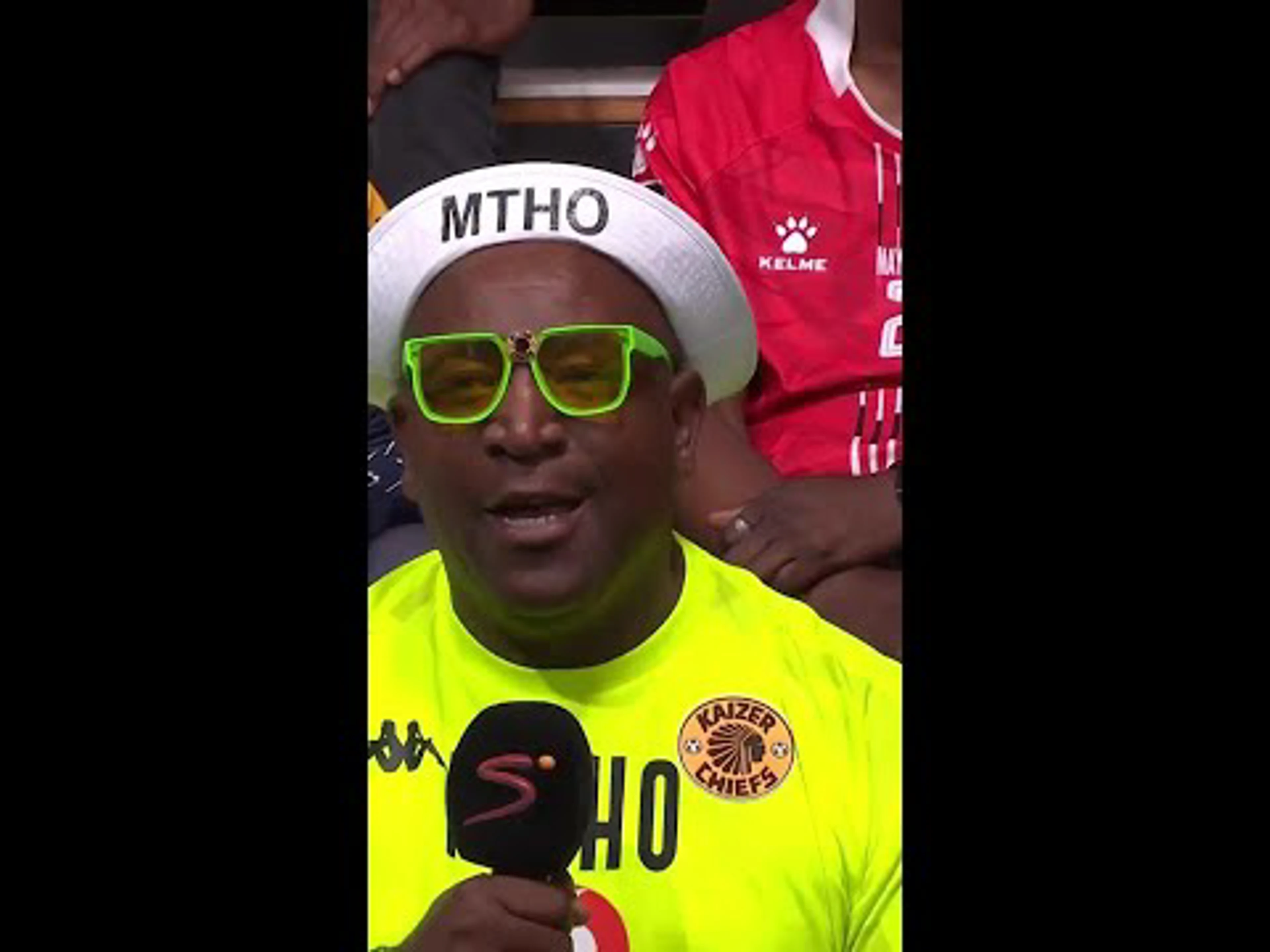 Why is Komphela catching smoke?