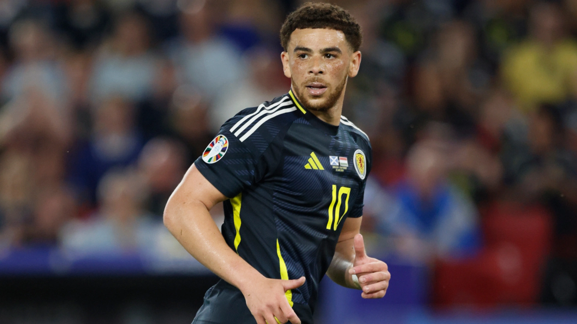 Torino sign Scotland striker Che Adams