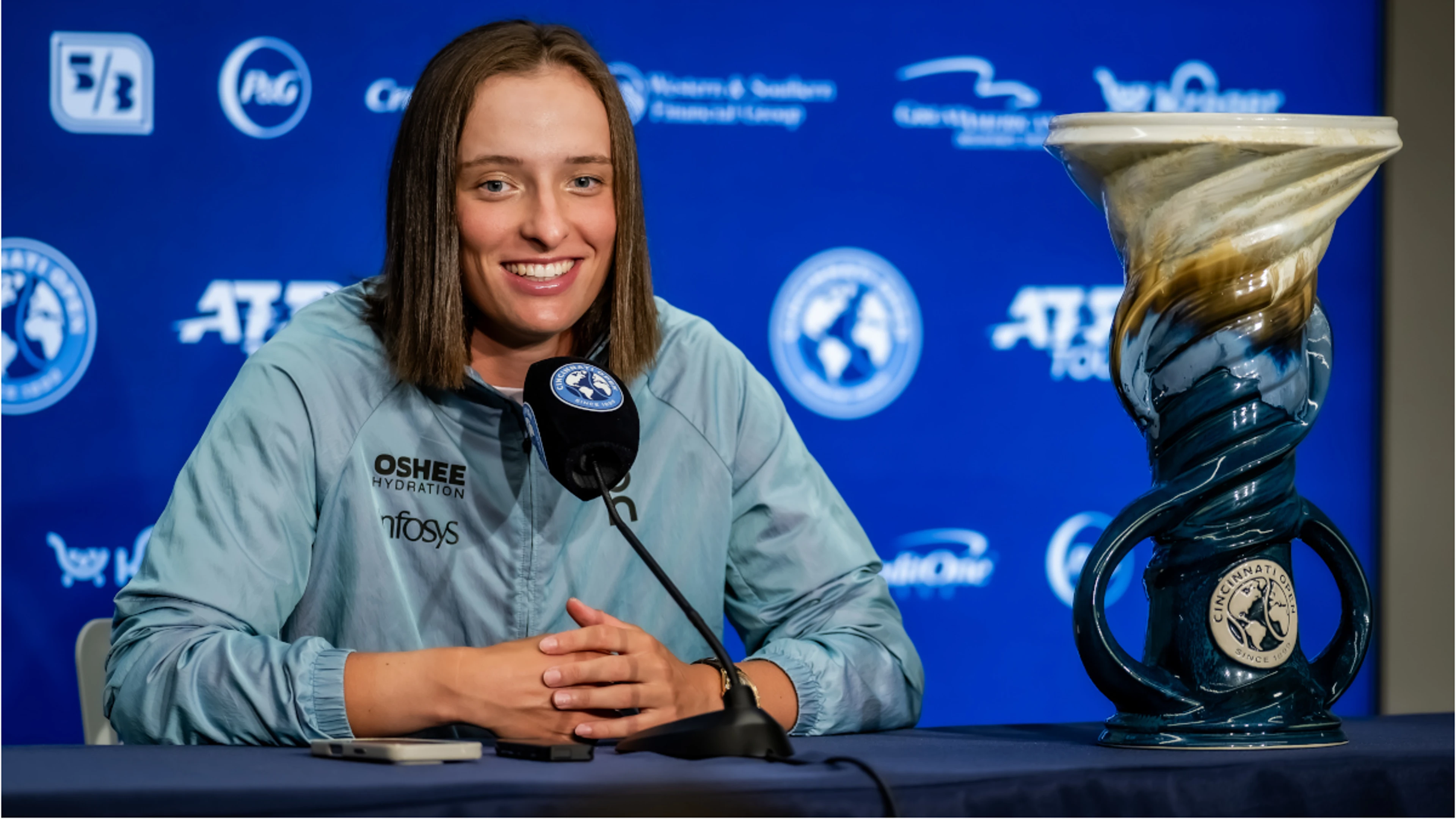 Swiatek beats Paolini to clinch WTA Cincinnati Open title