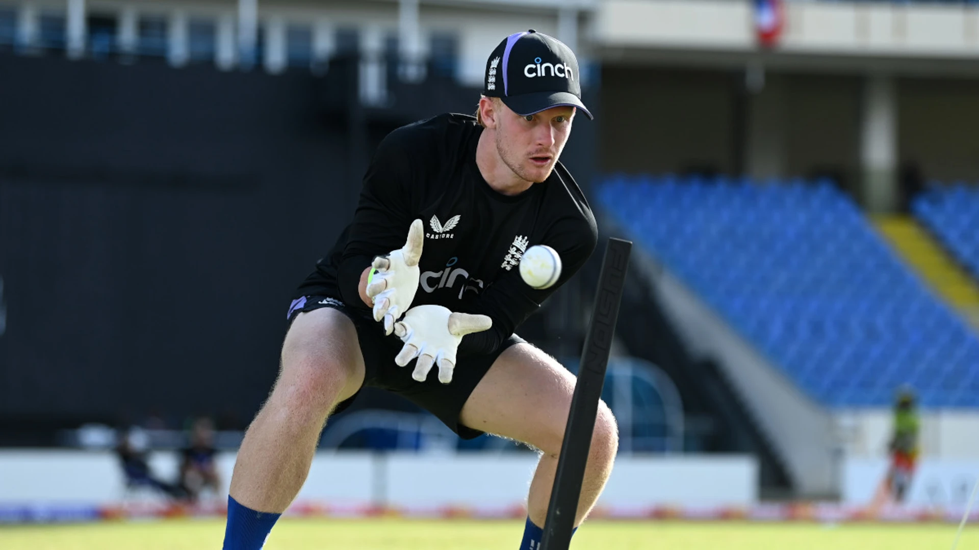 England wicketkeeper Cox out of New Zealand series with injury